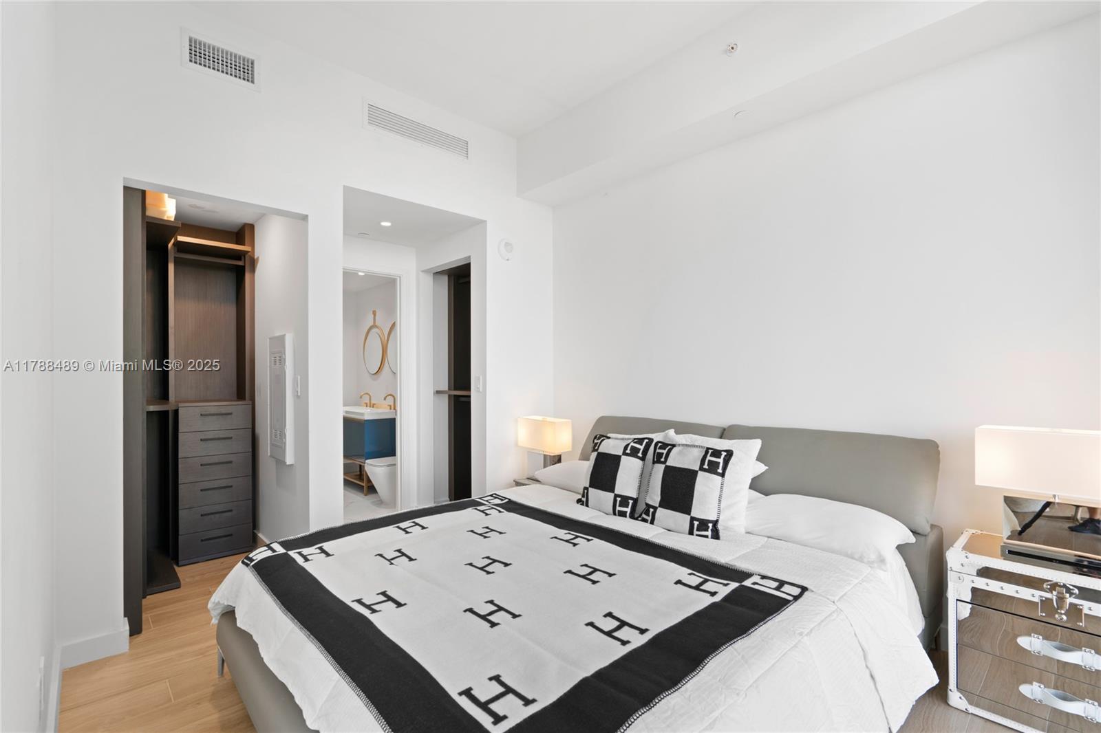 2678 Tigertail Ave # 615