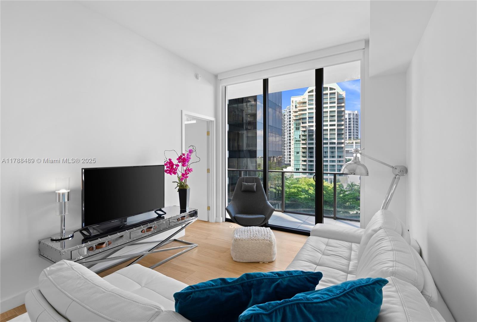 2678 Tigertail Ave # 615