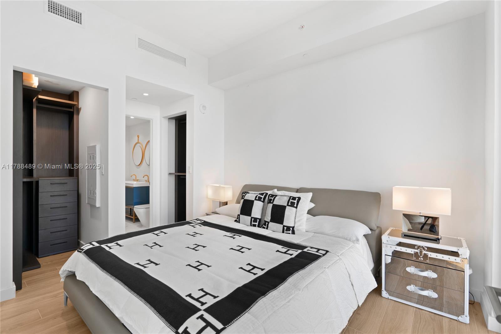 2678 Tigertail Ave # 615