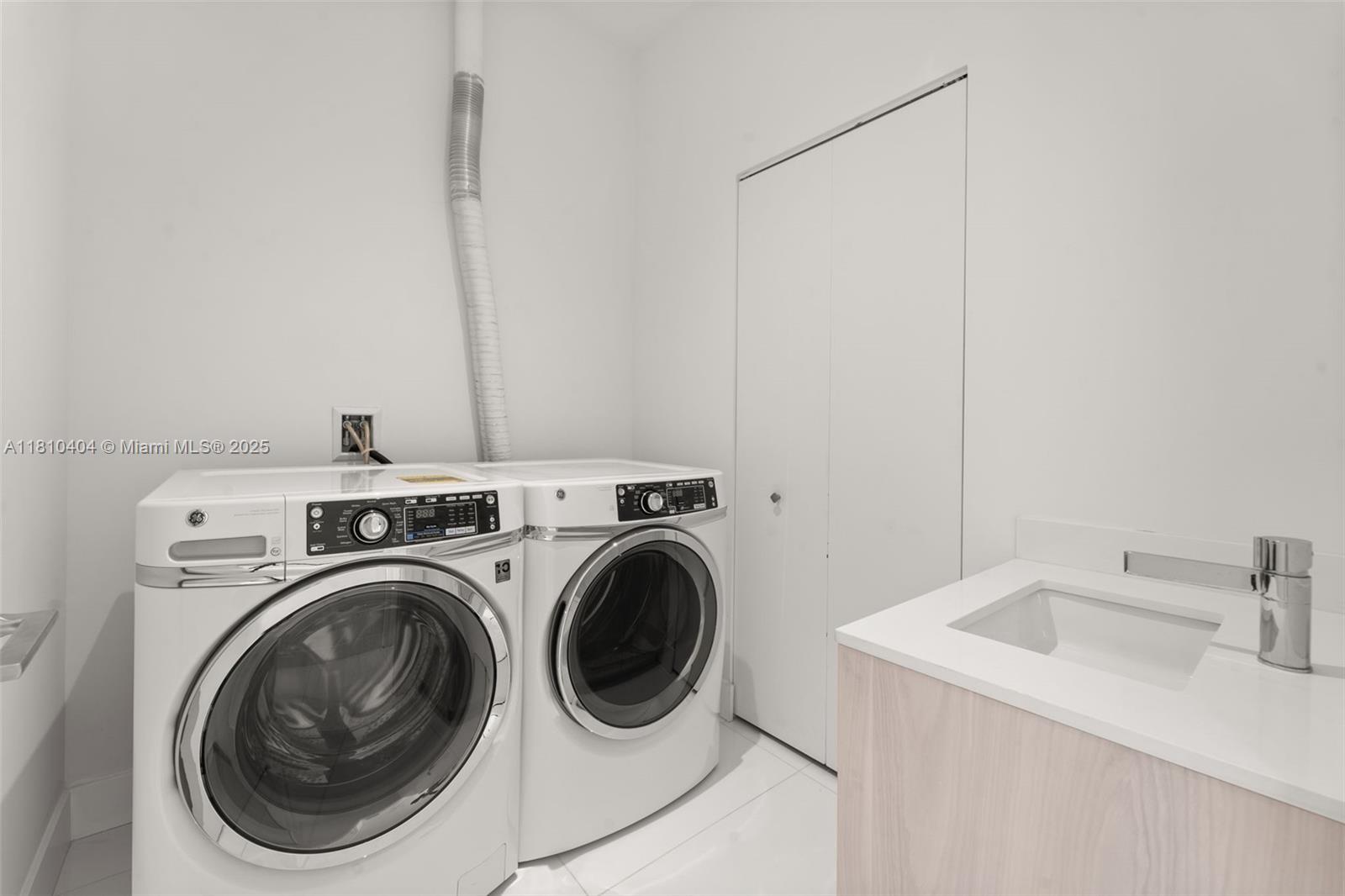 3131 NE 7th Ave Unit: UPH5303