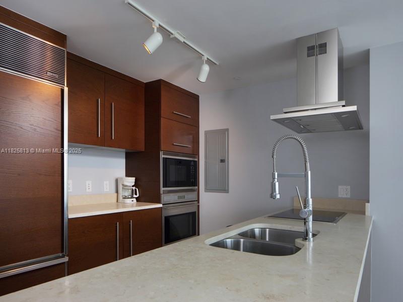 495 Brickell Ave # 4205