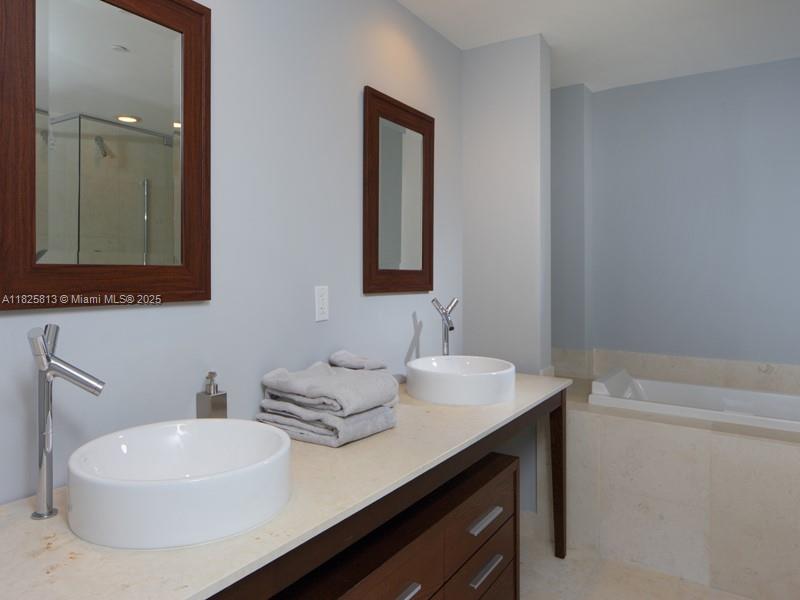 495 Brickell Ave # 4205