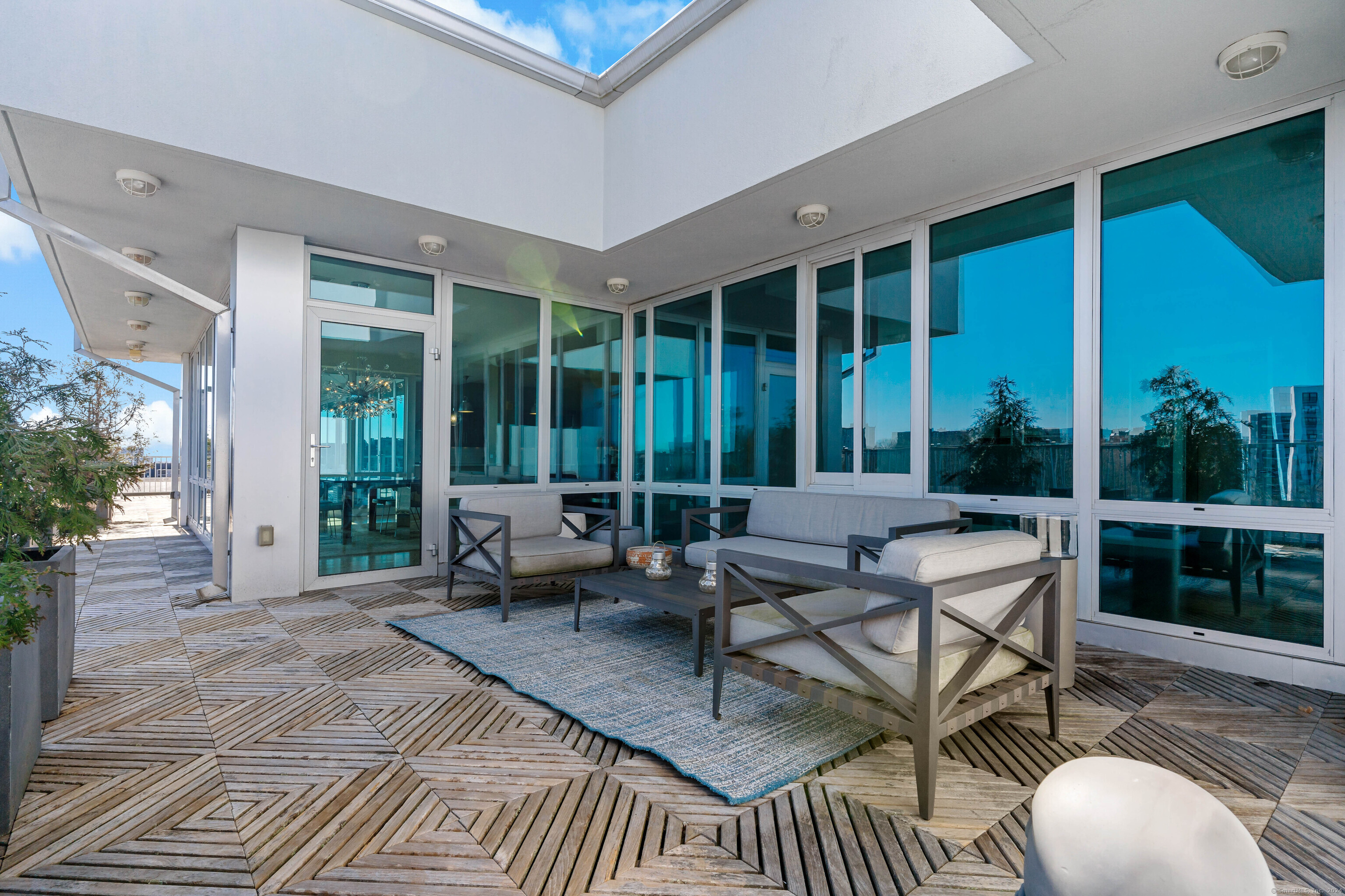 1515 Summer Street 802