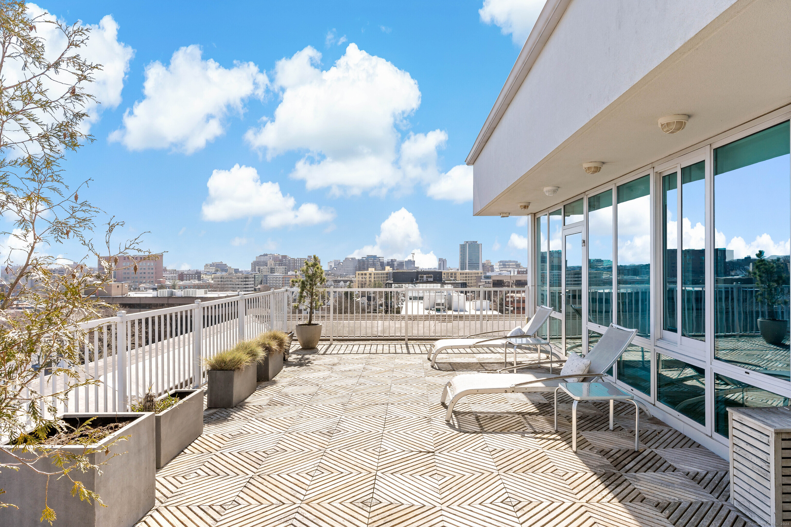 1515 Summer Street 802