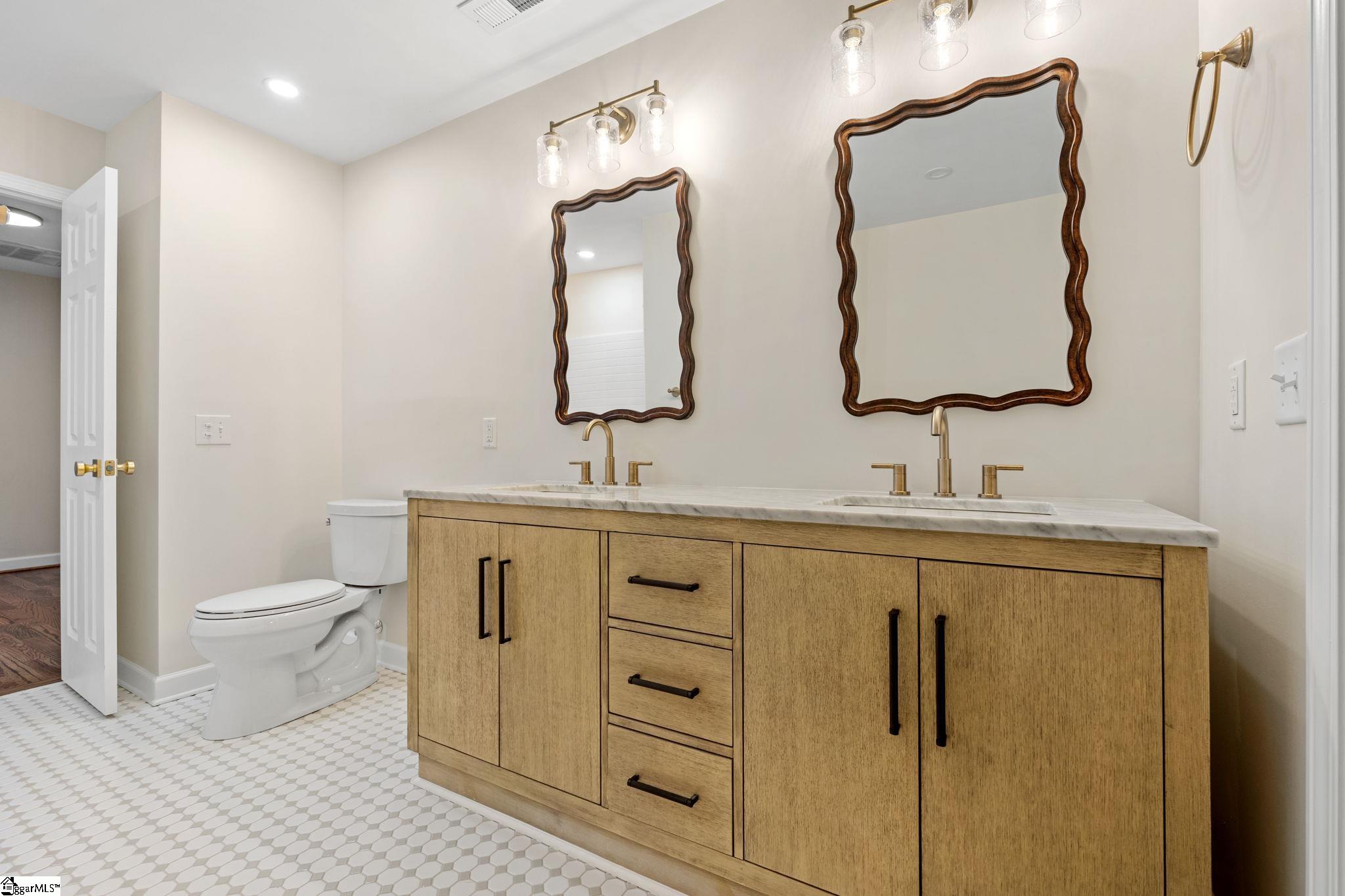 704 Hedgewood Terrace