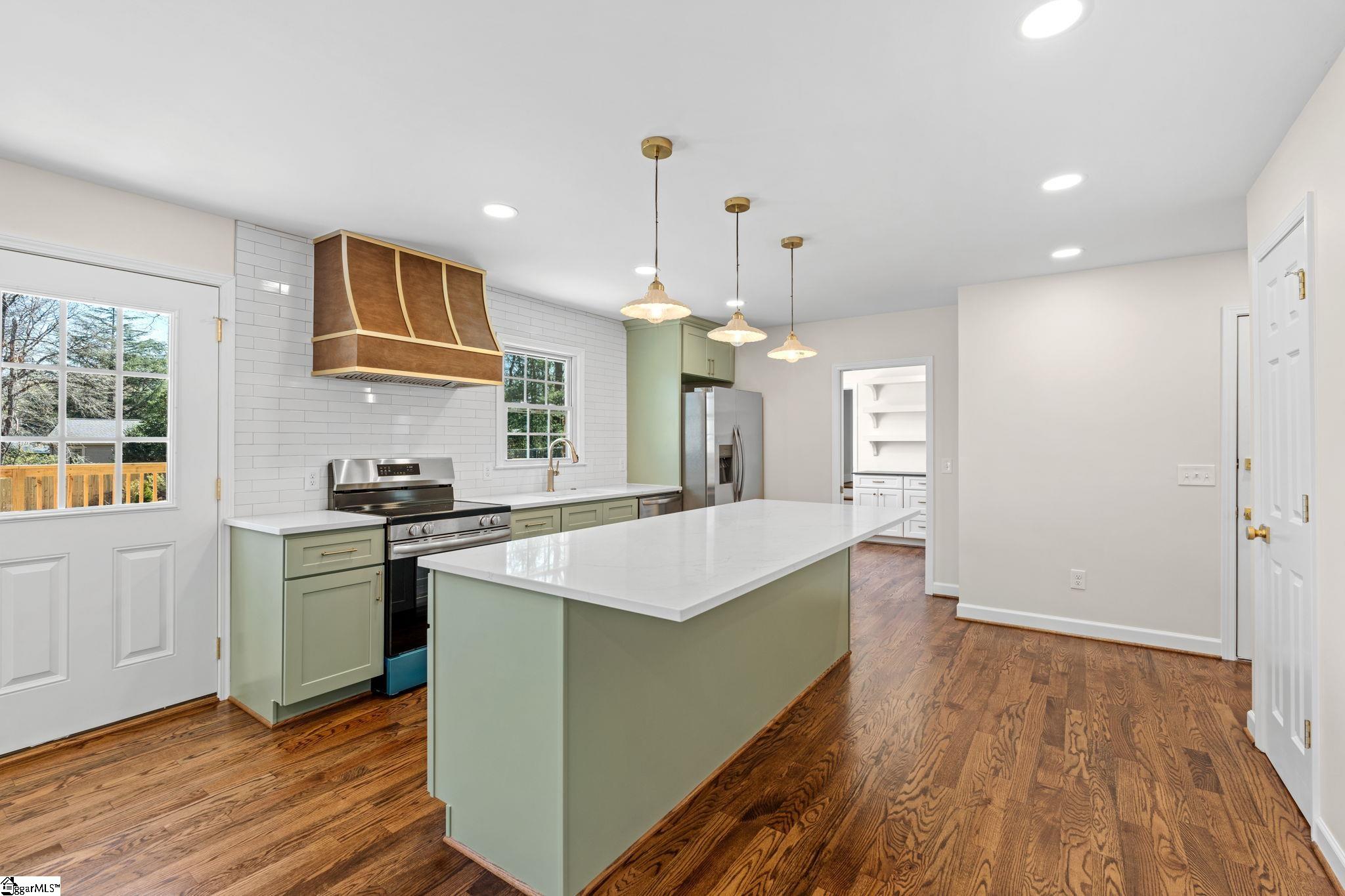 704 Hedgewood Terrace