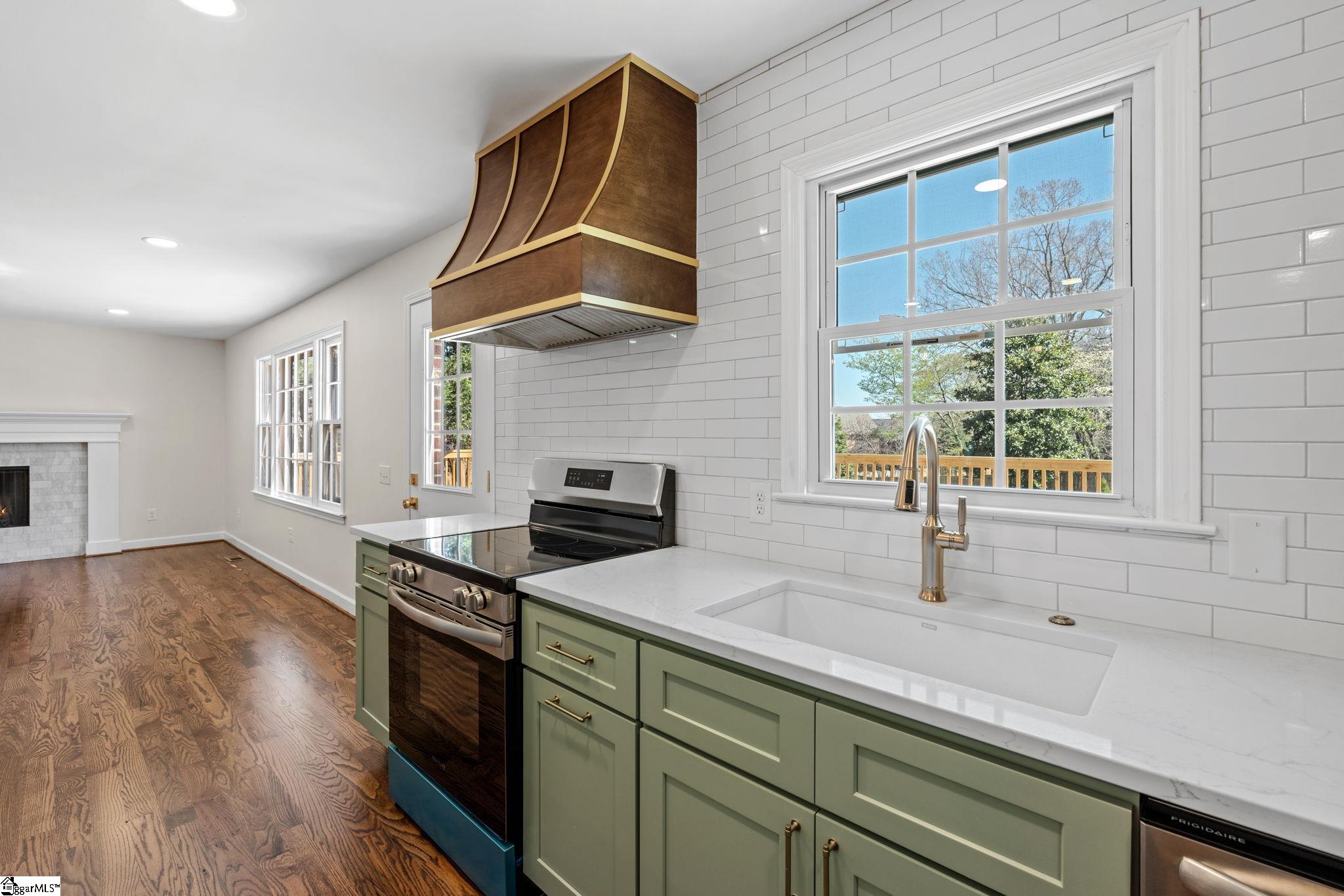 704 Hedgewood Terrace