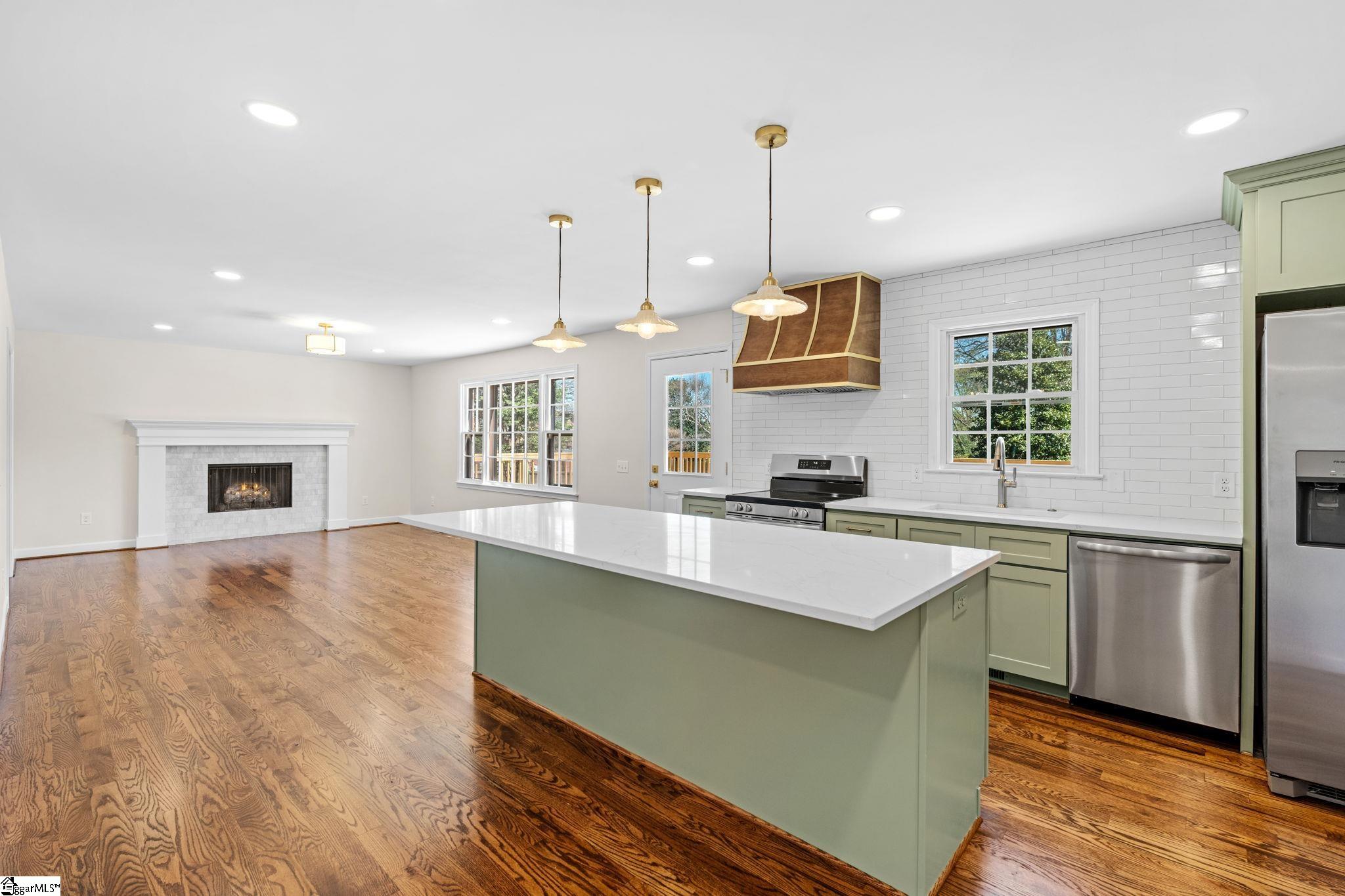 704 Hedgewood Terrace