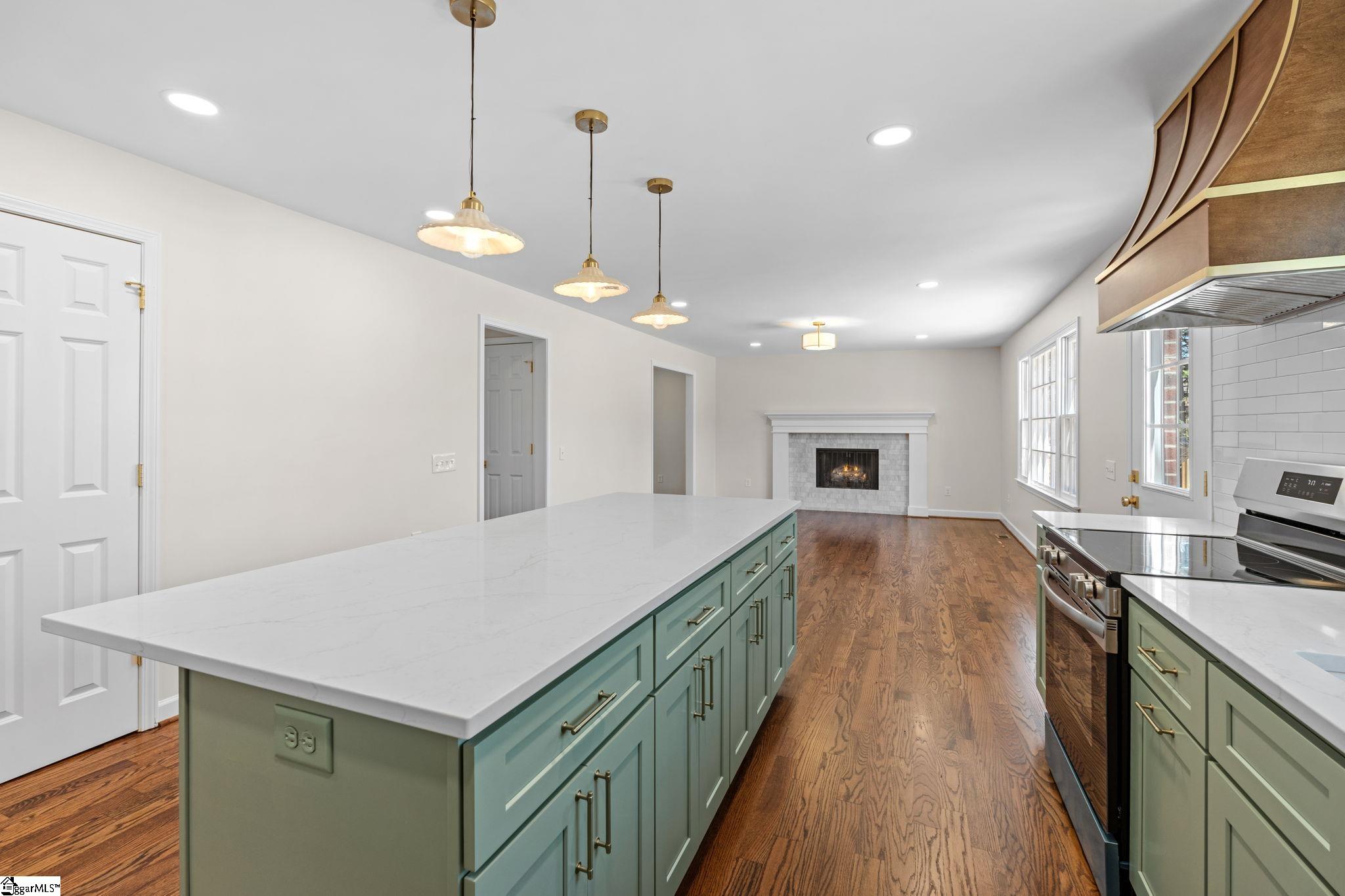 704 Hedgewood Terrace