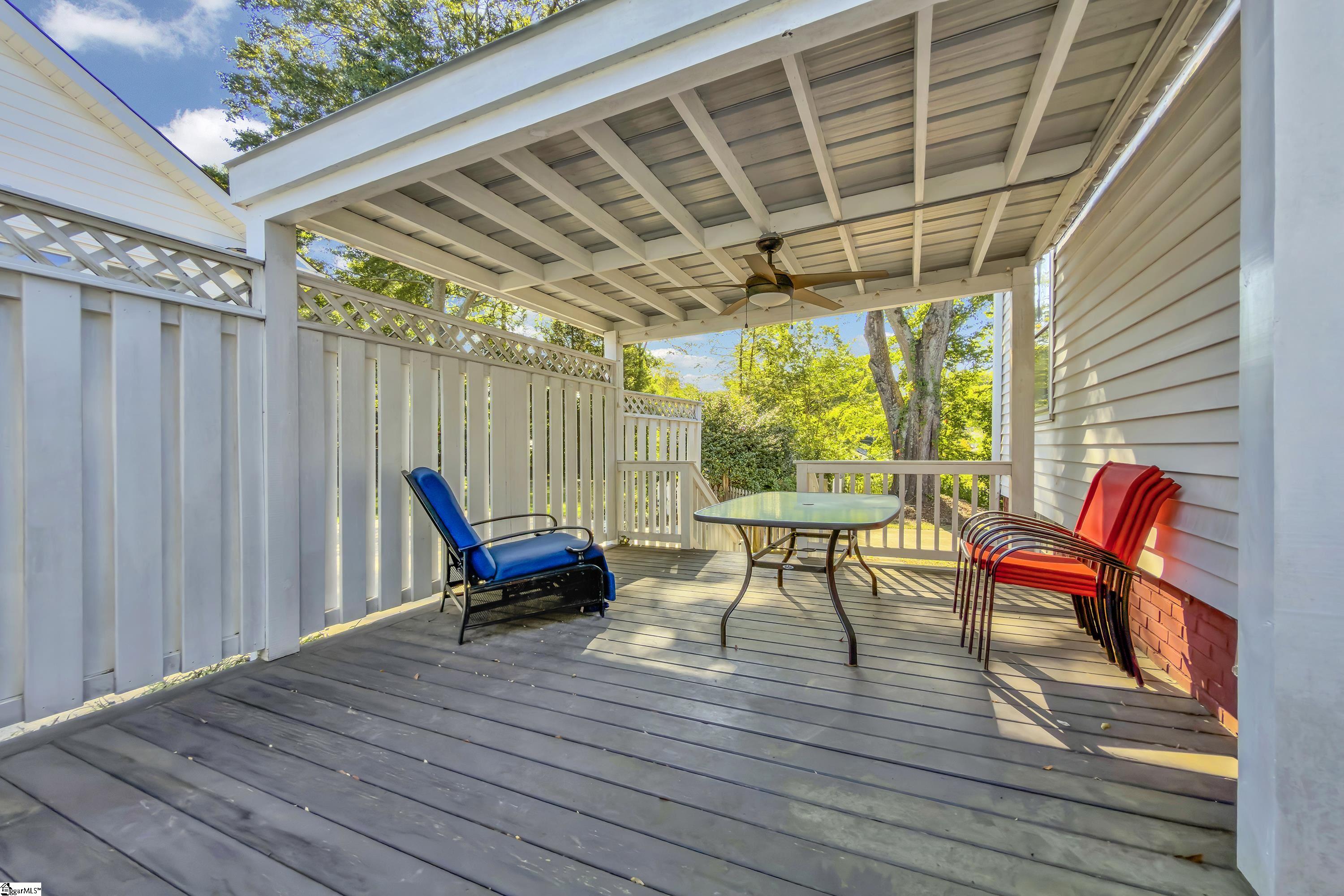 327 W Prentiss Avenue