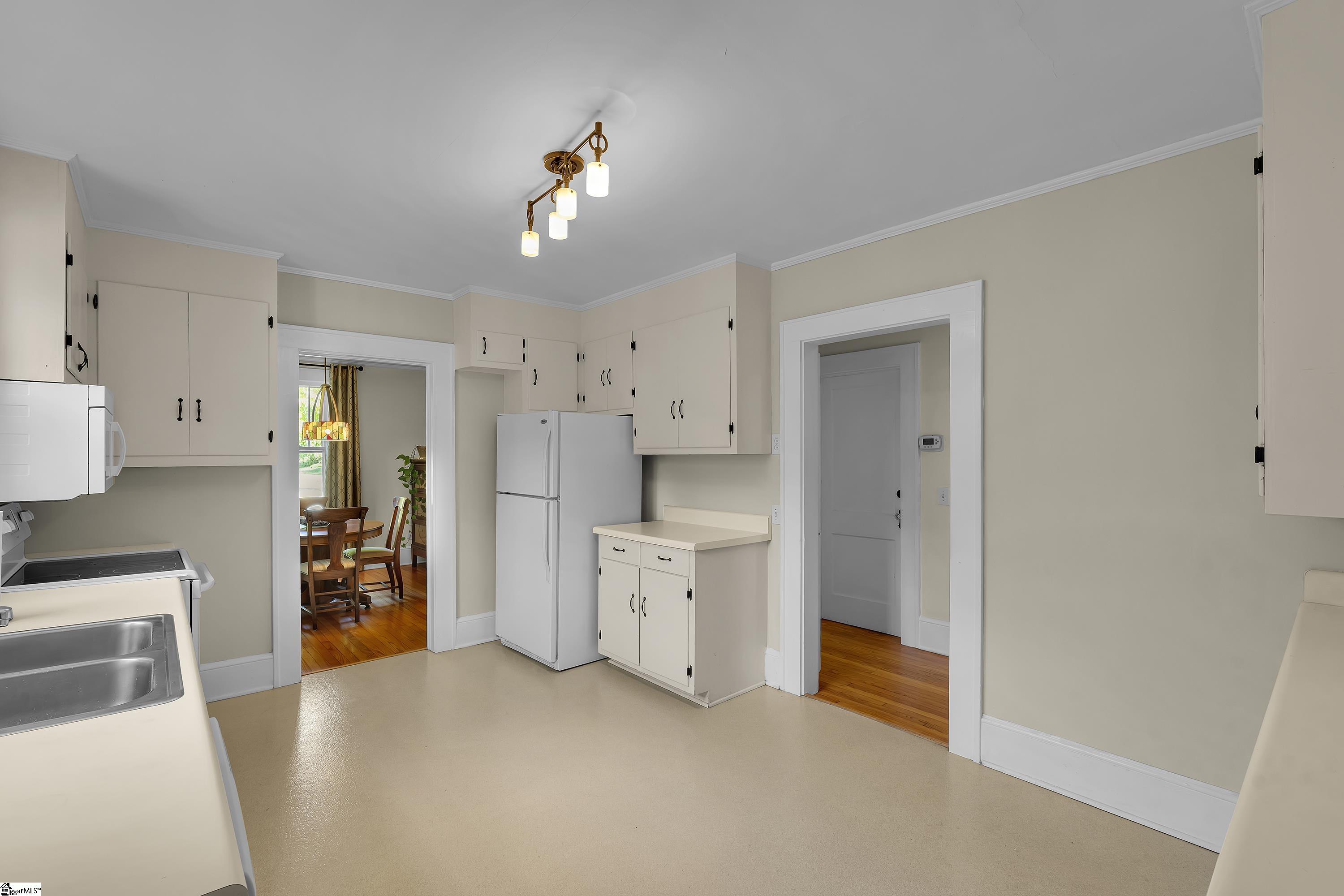 327 W Prentiss Avenue