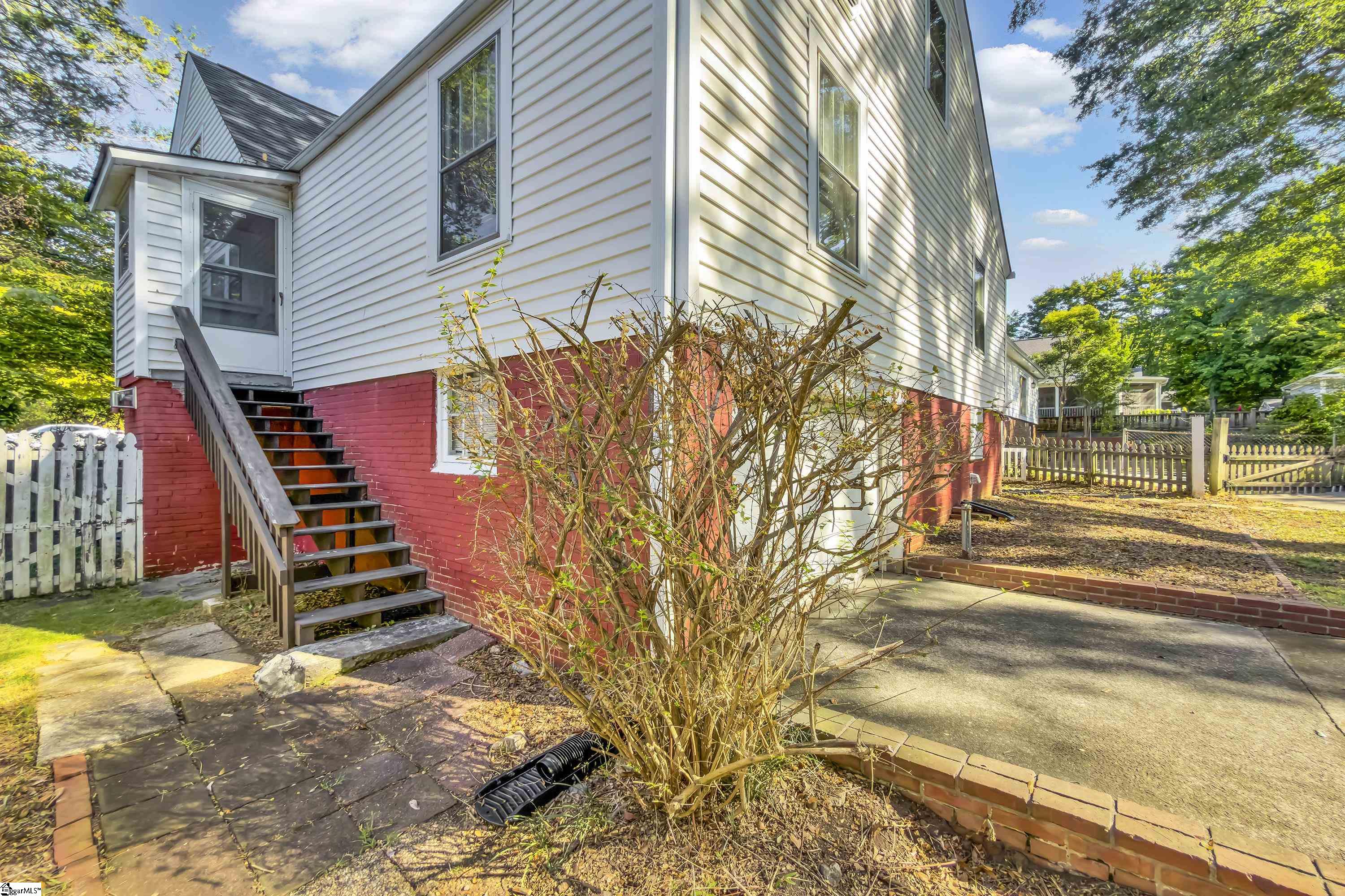 327 W Prentiss Avenue