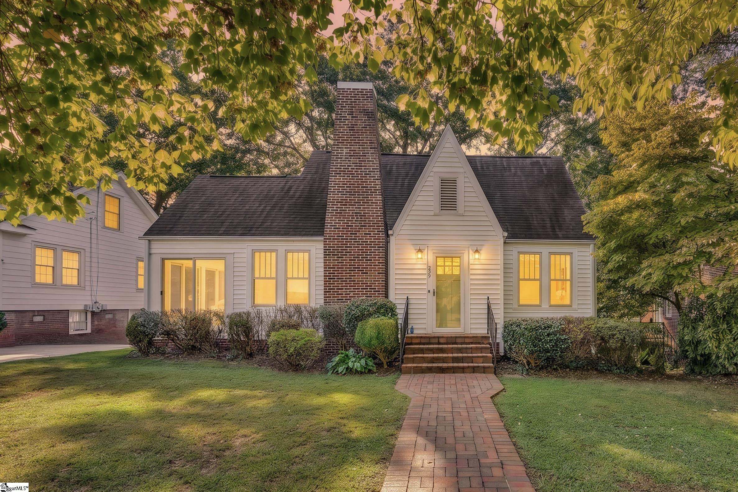 327 W Prentiss Avenue