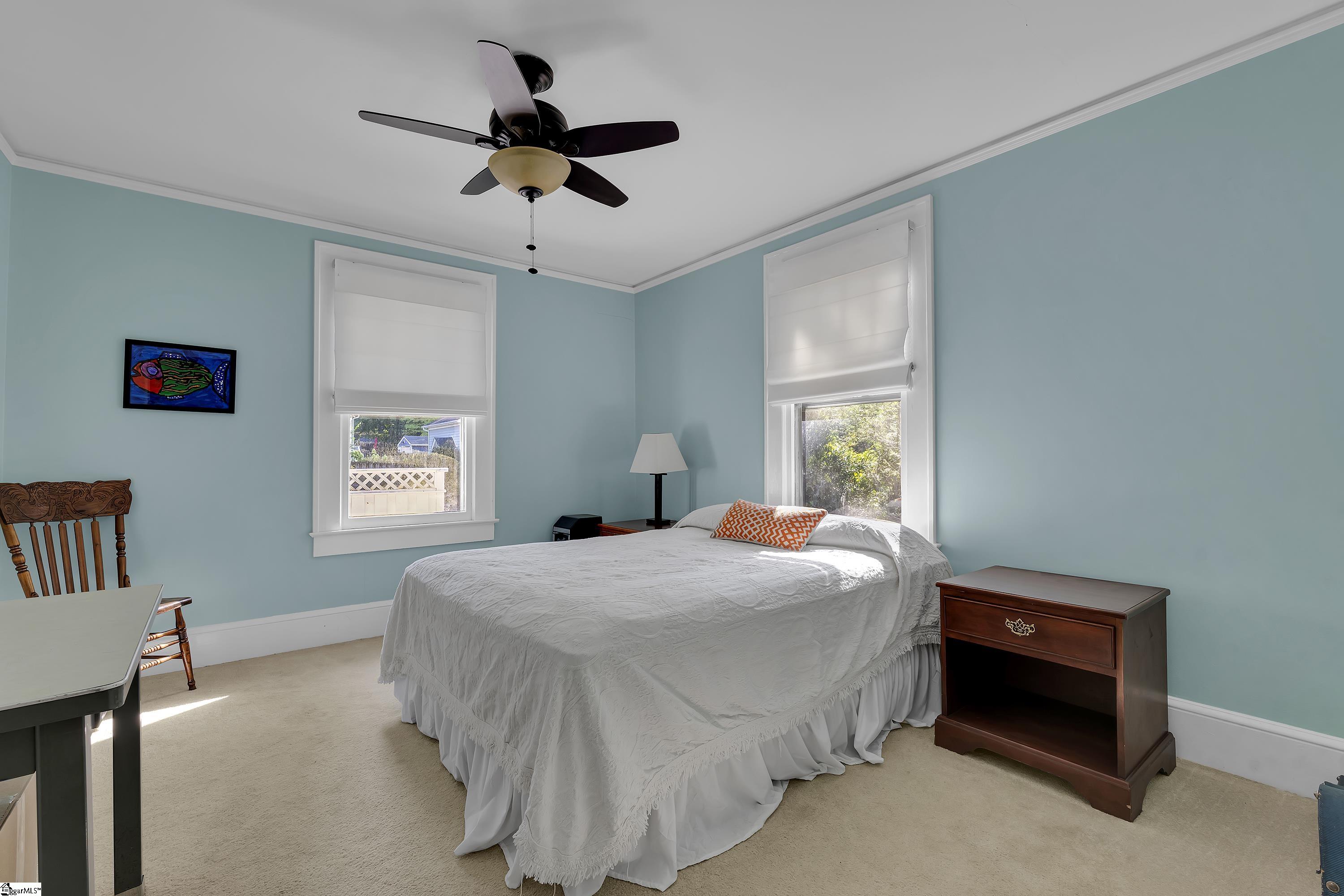 327 W Prentiss Avenue