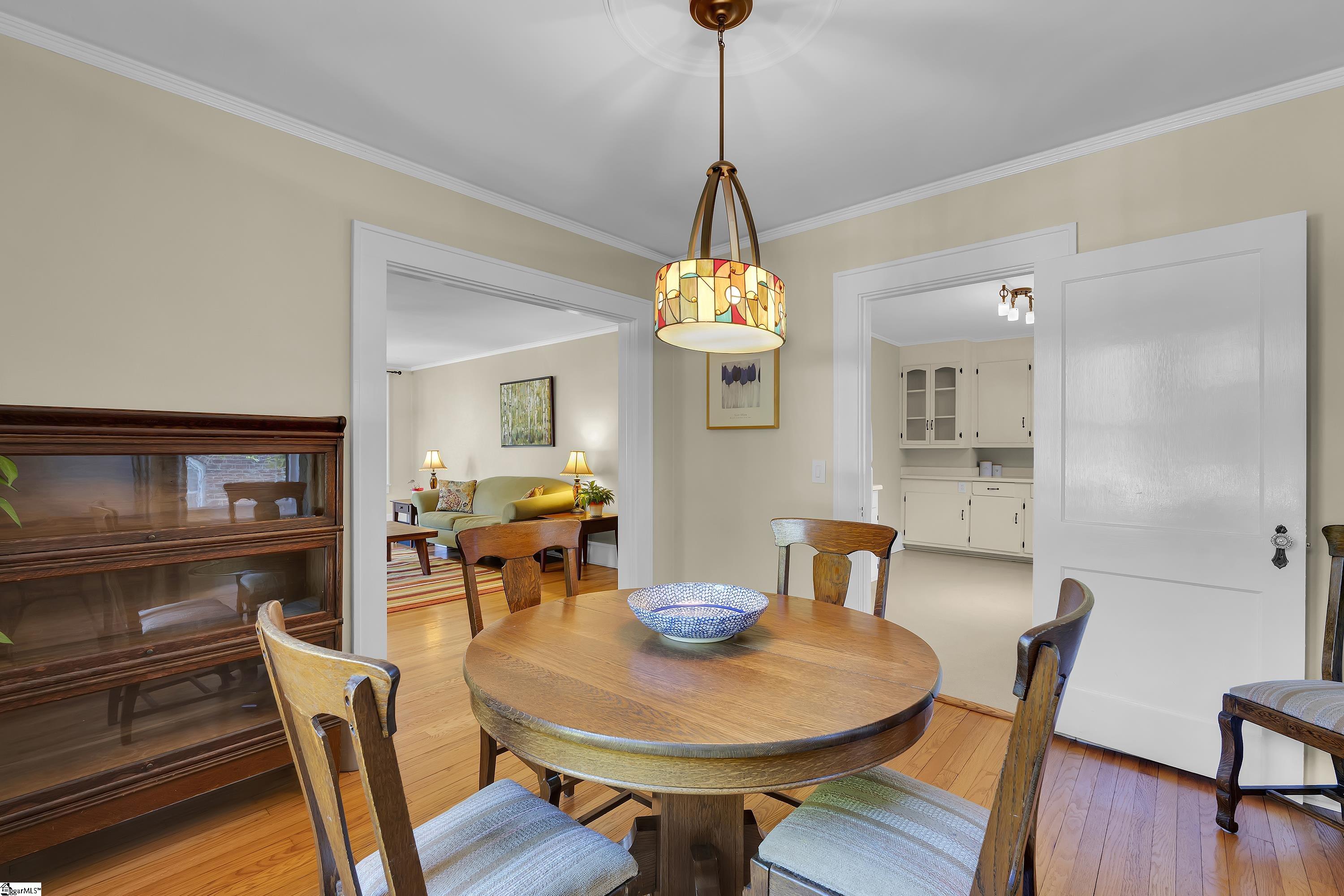 327 W Prentiss Avenue
