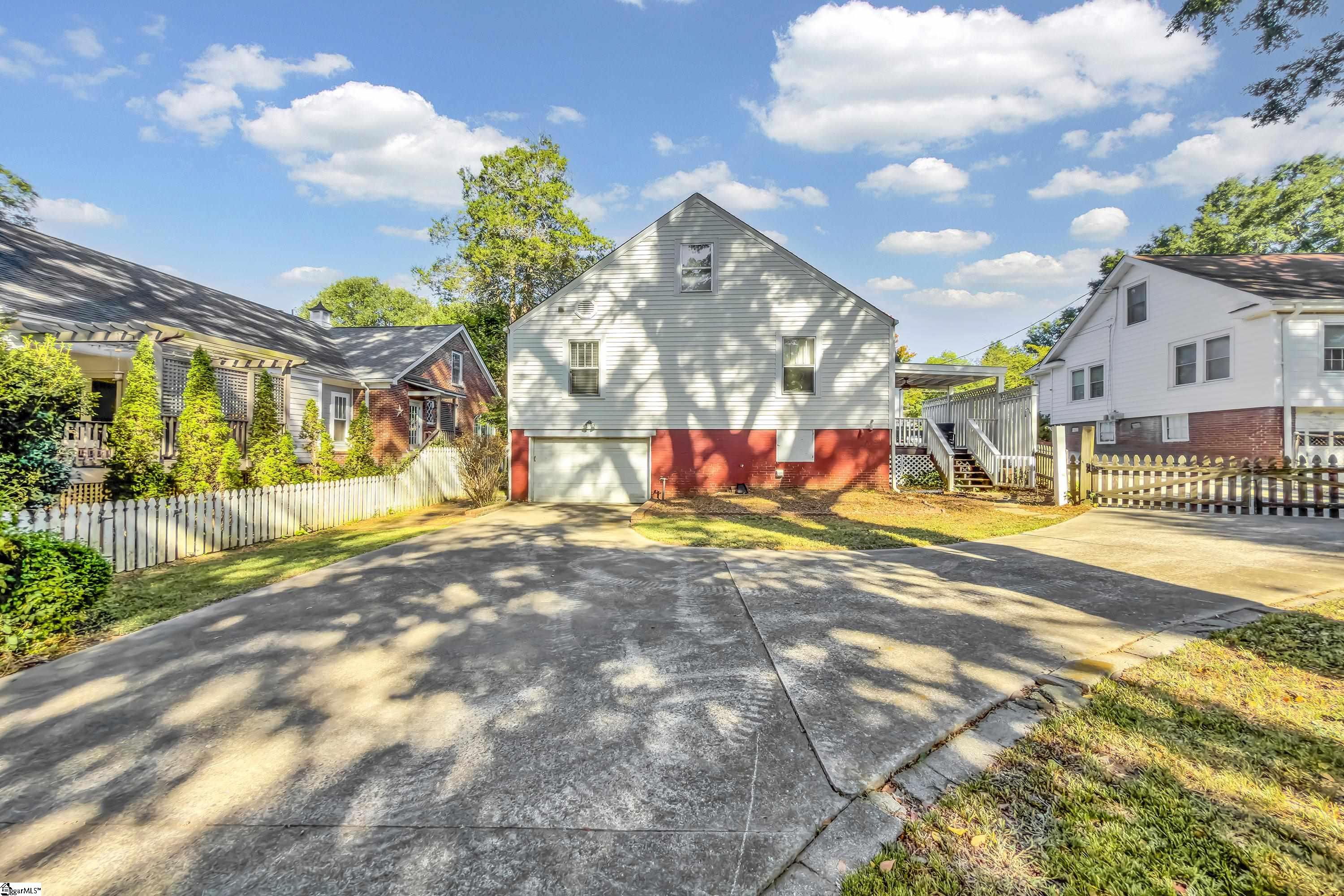 327 W Prentiss Avenue