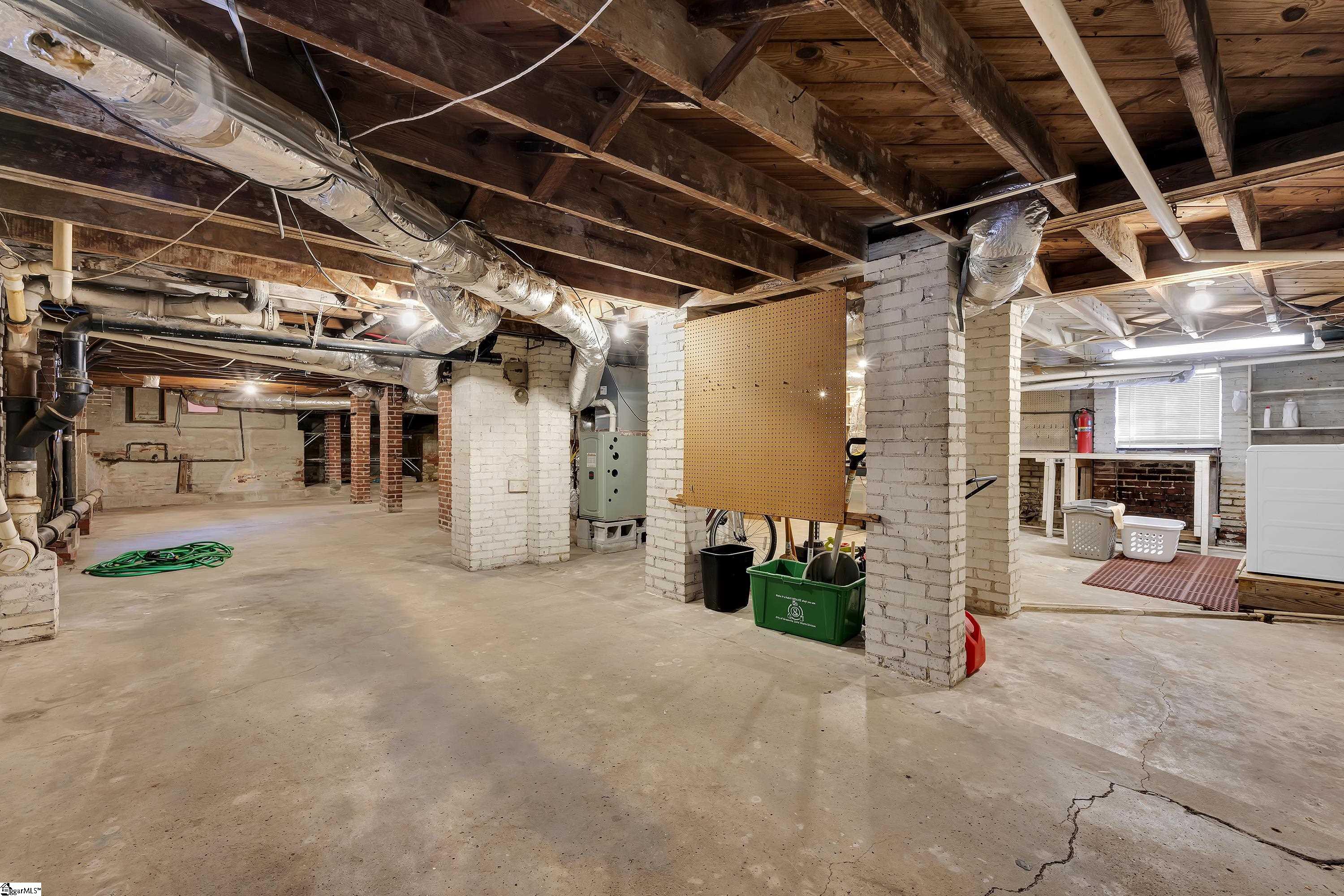 327 W Prentiss Avenue