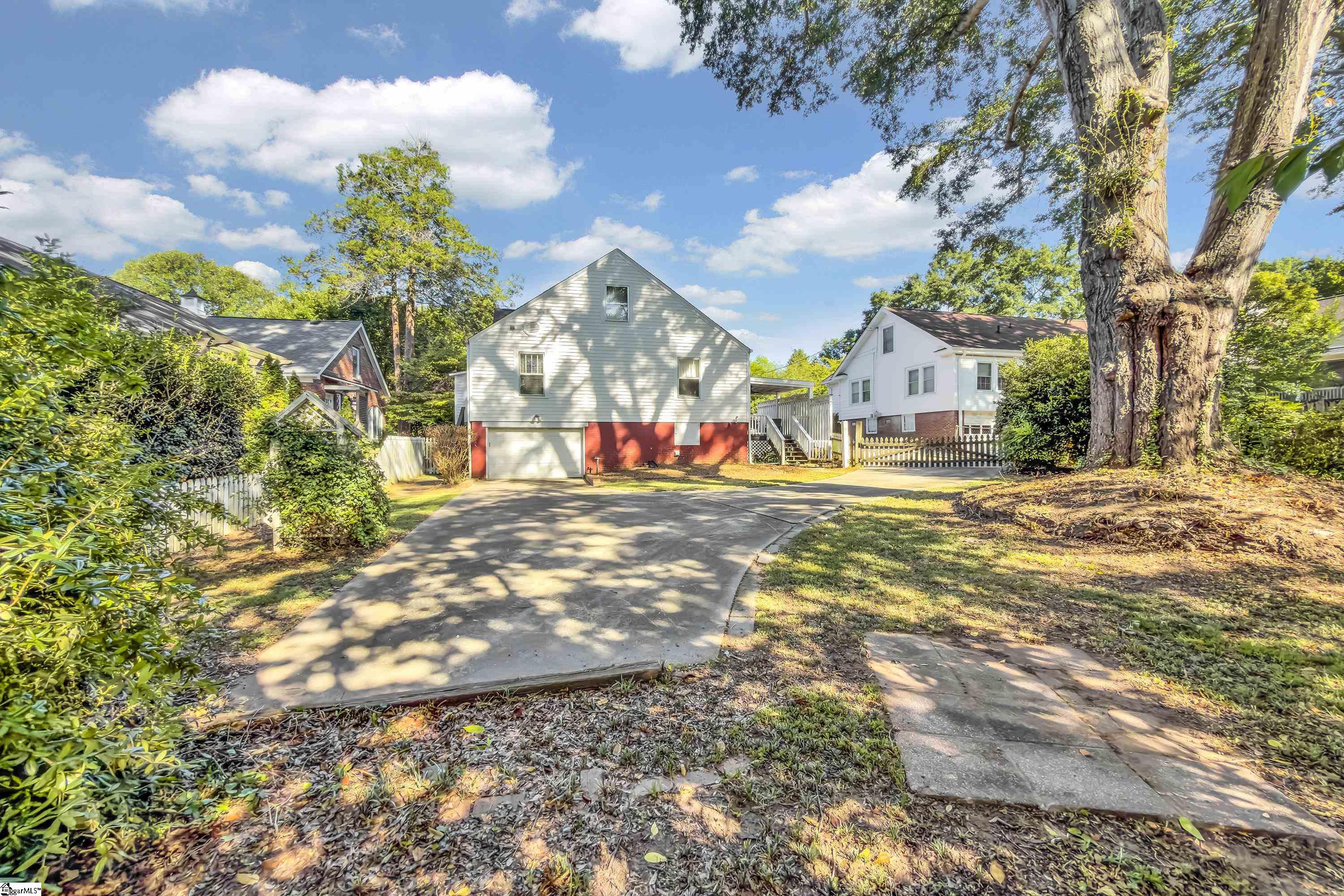 327 W Prentiss Avenue