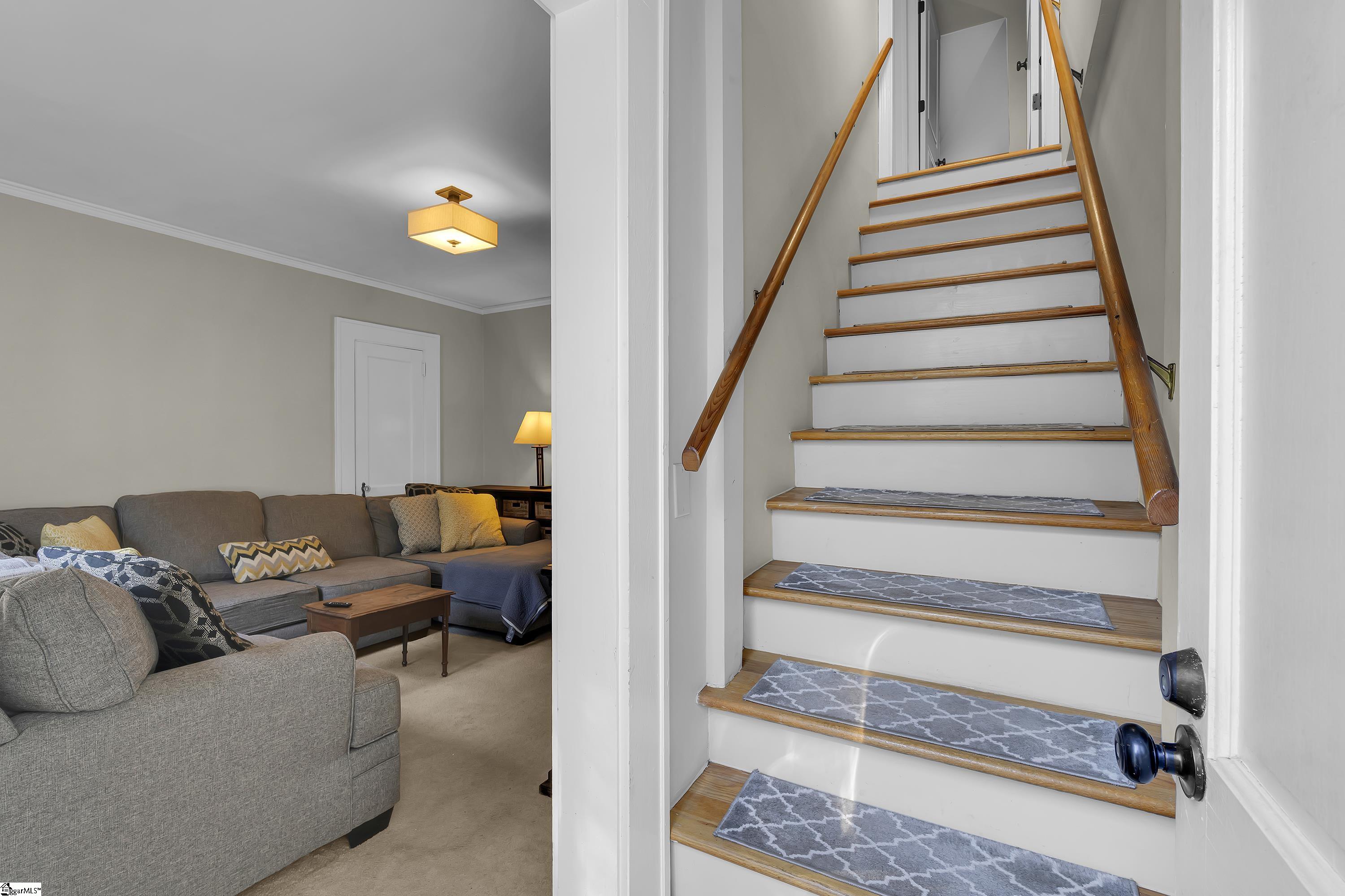 327 W Prentiss Avenue