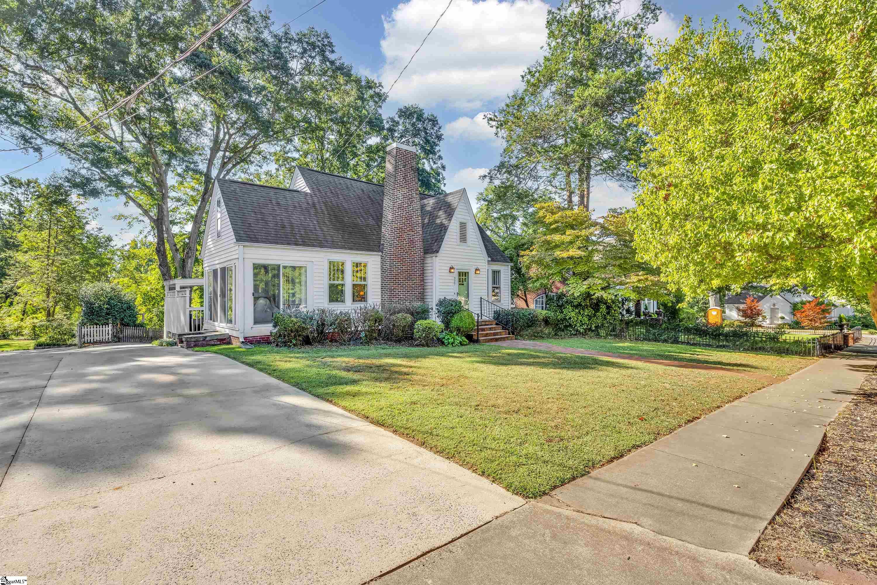 327 W Prentiss Avenue