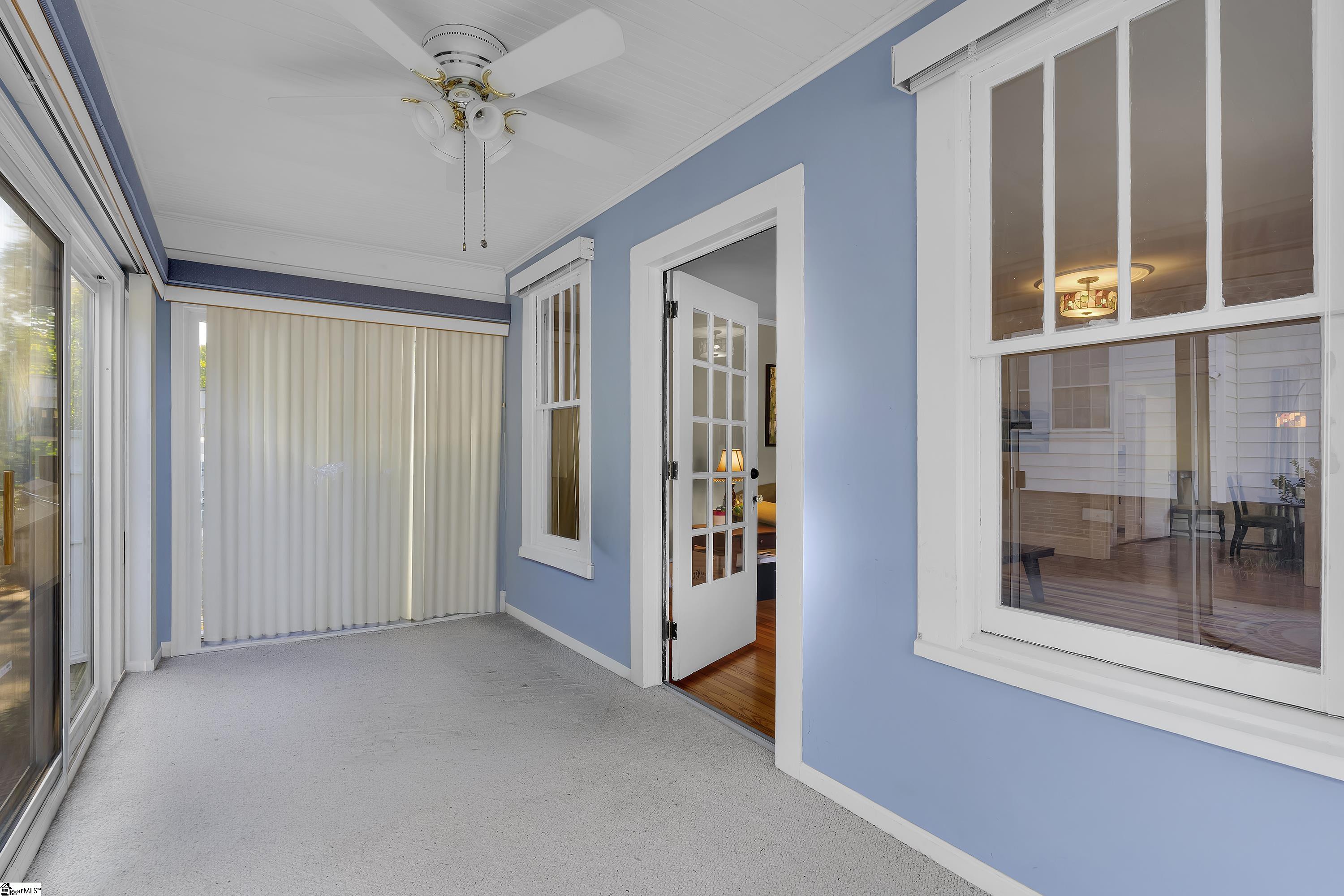 327 W Prentiss Avenue