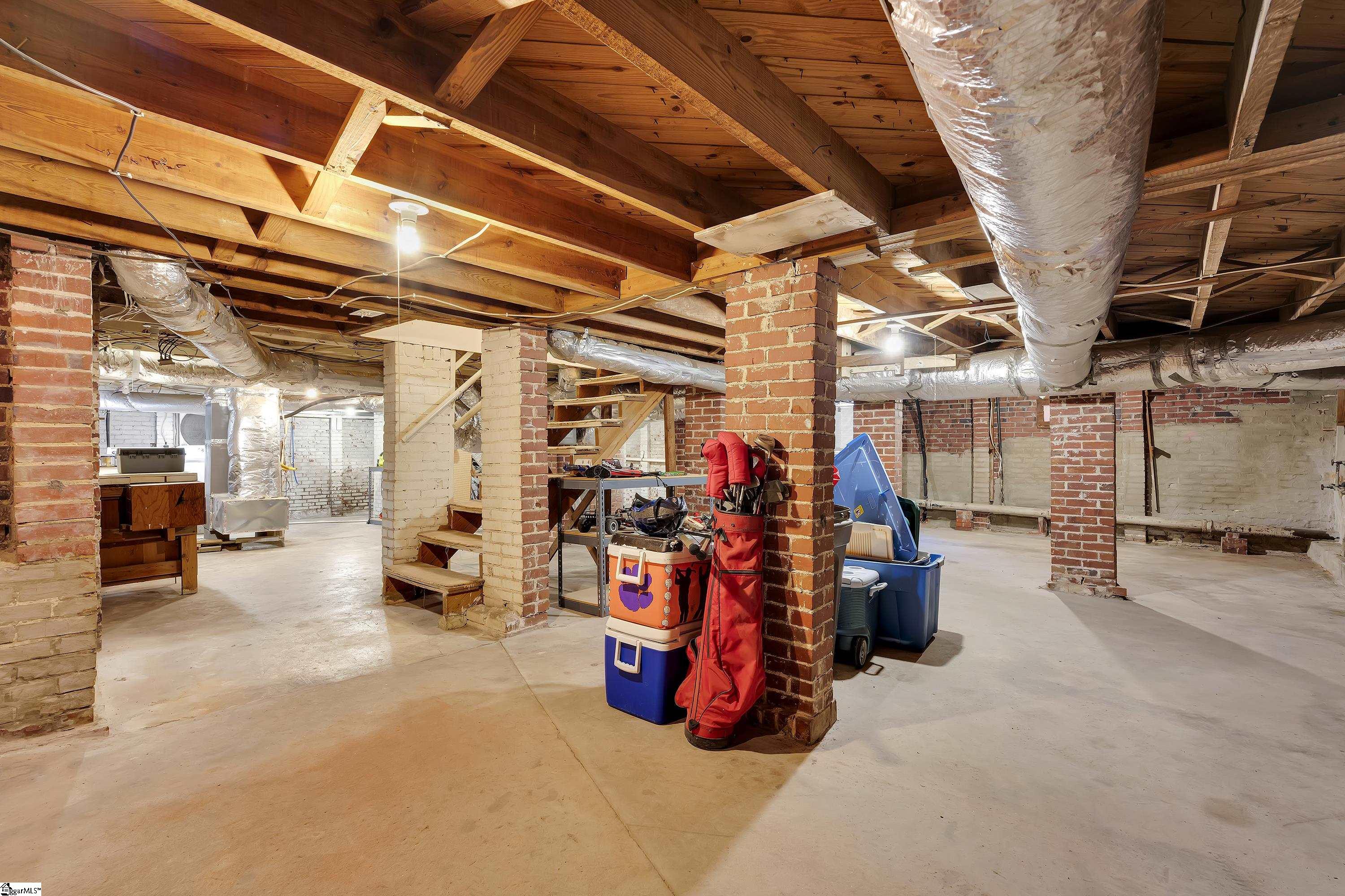327 W Prentiss Avenue