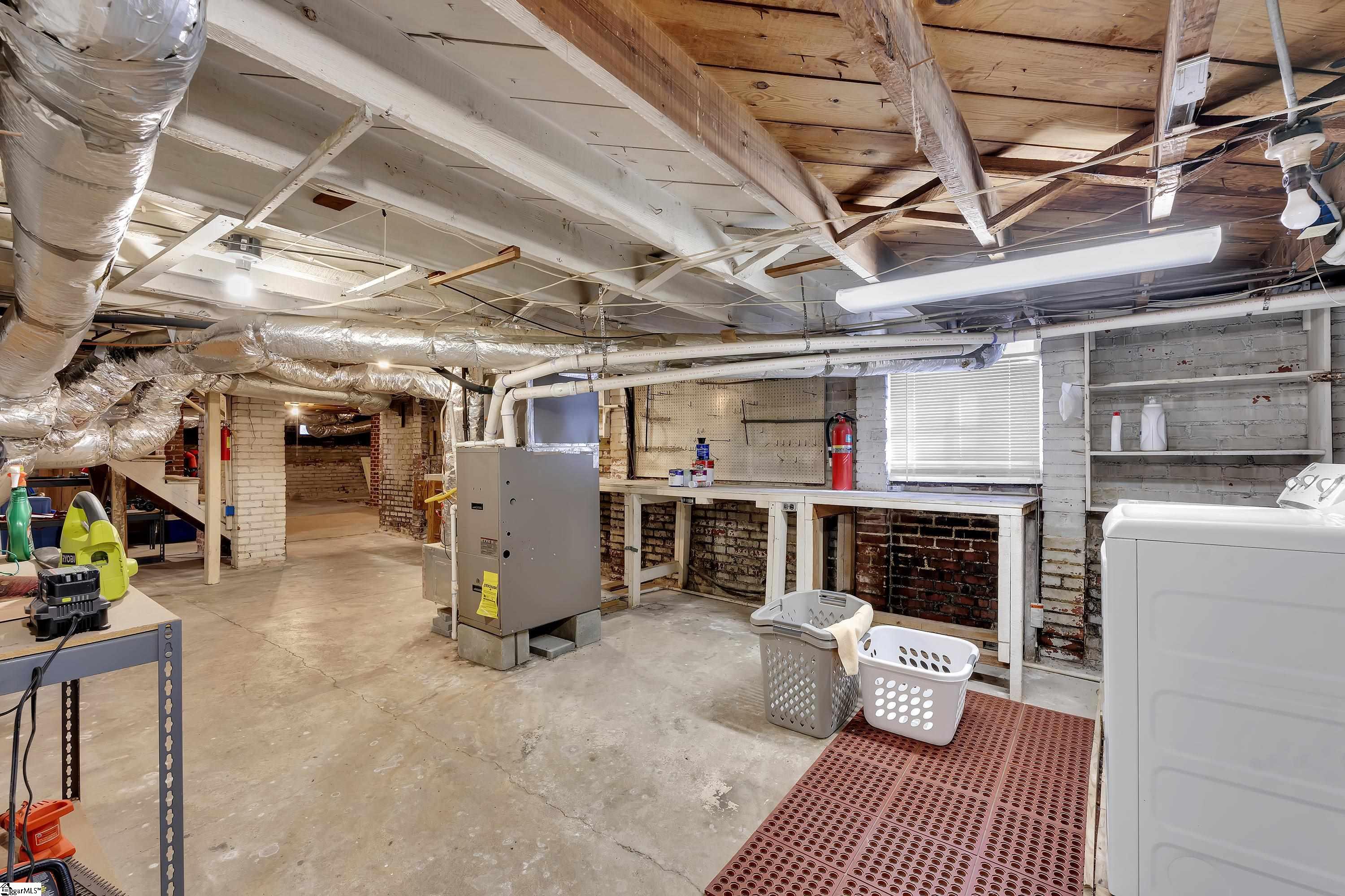327 W Prentiss Avenue
