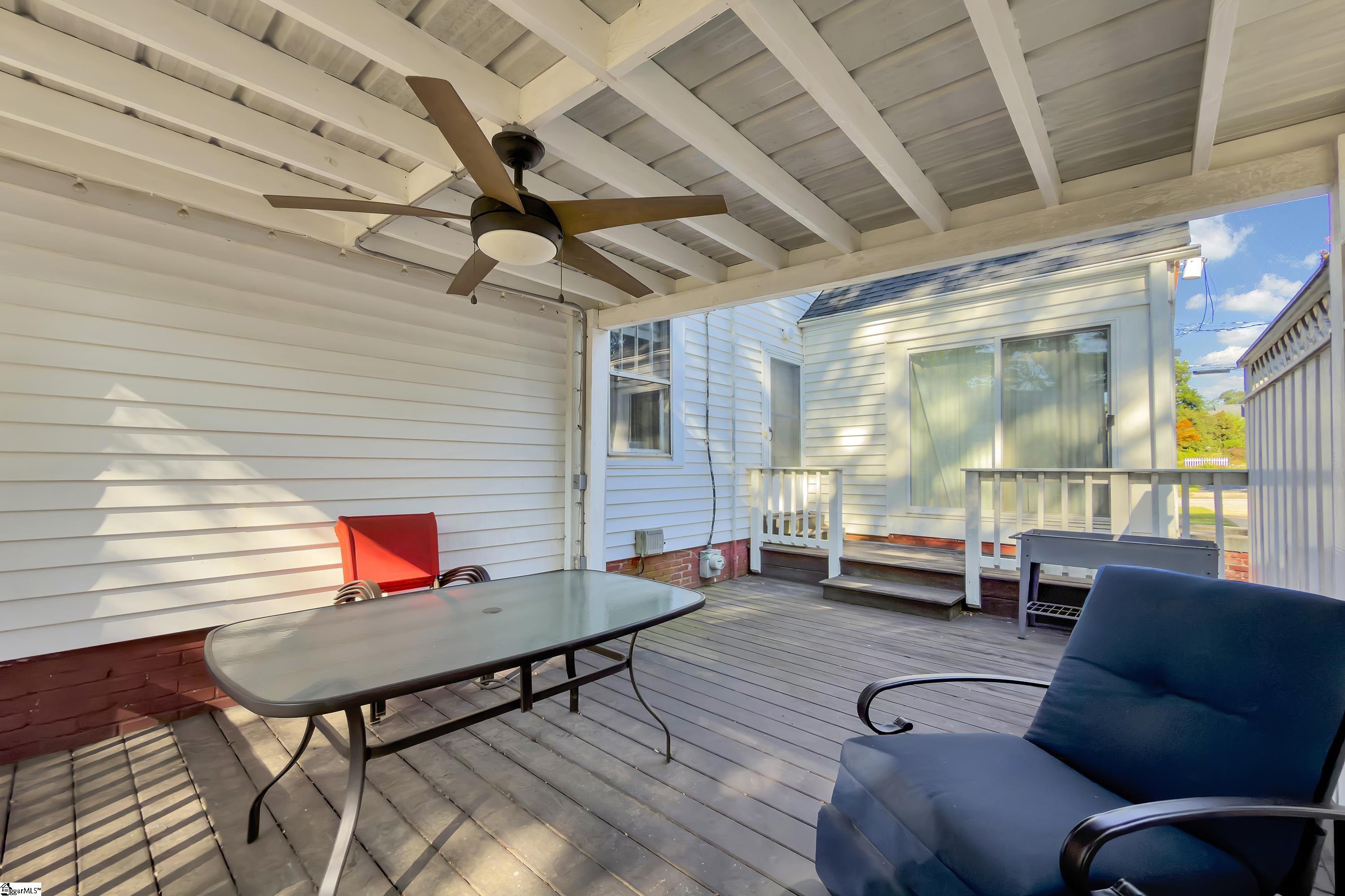 327 W Prentiss Avenue