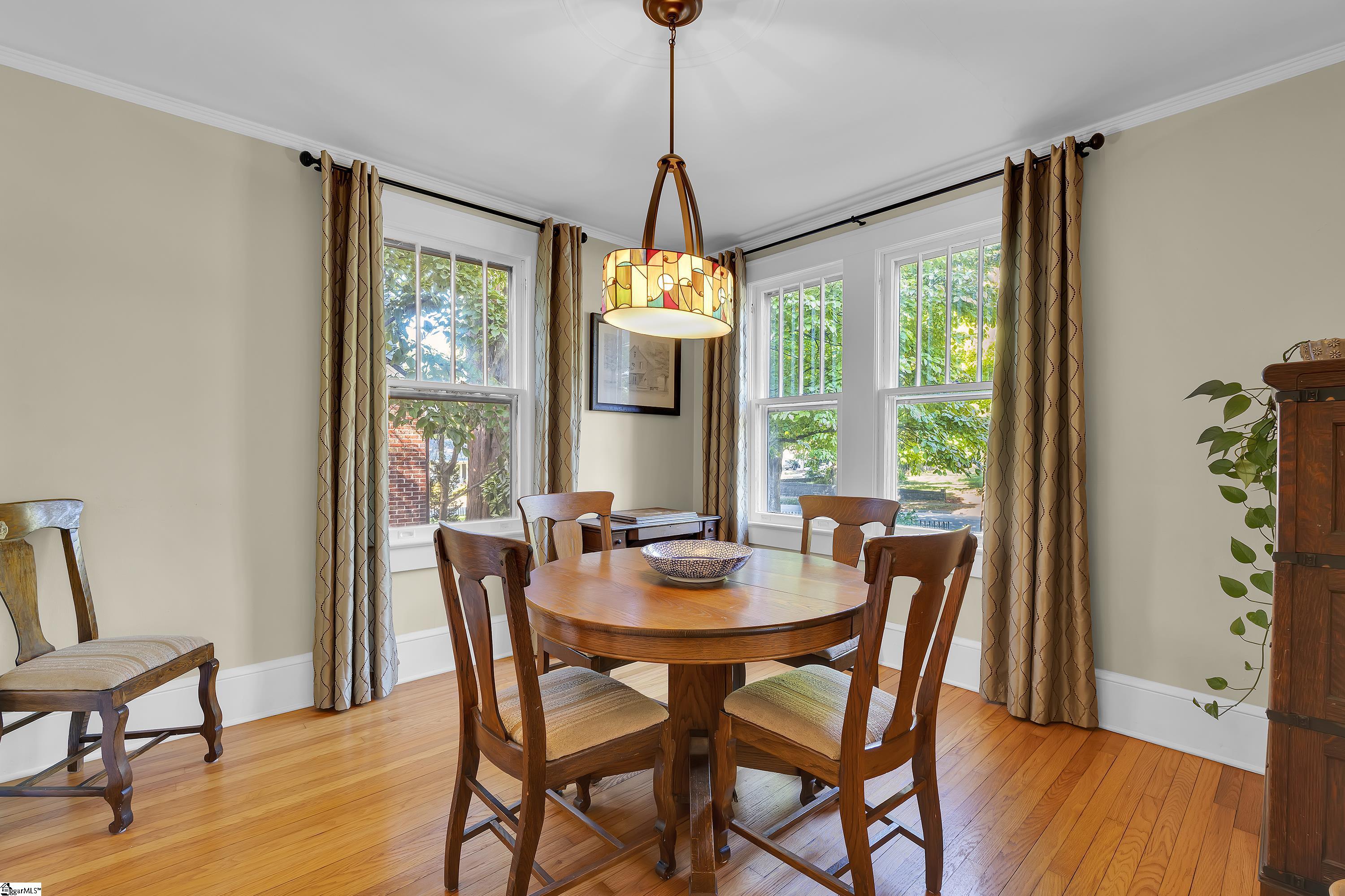 327 W Prentiss Avenue