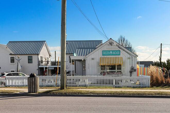 478 West Lake Drive