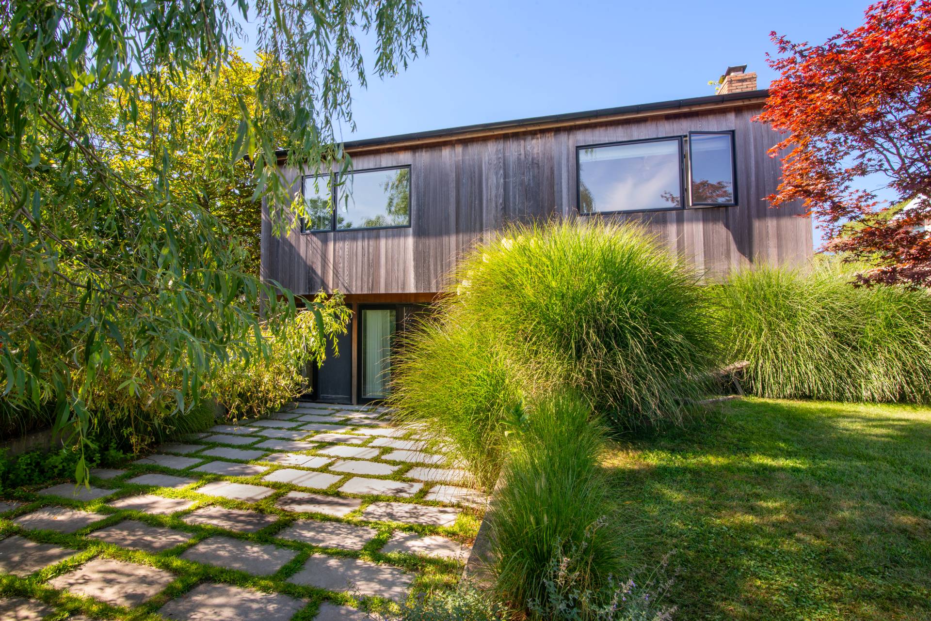 30 Hoppin Avenue