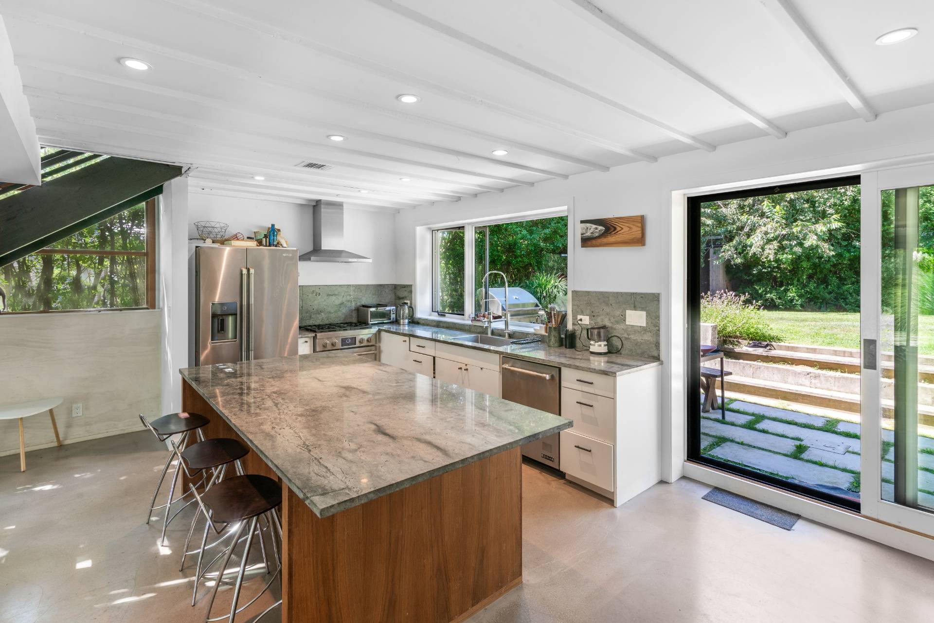 30 Hoppin Avenue