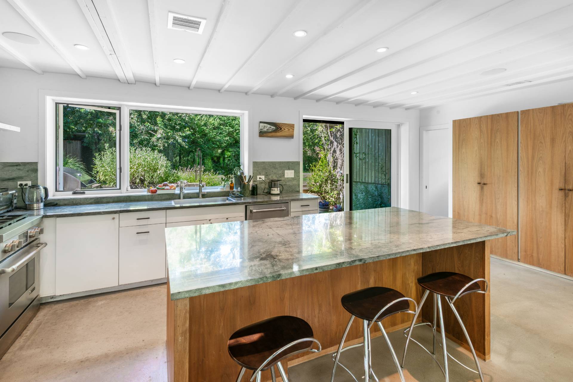 30 Hoppin Avenue