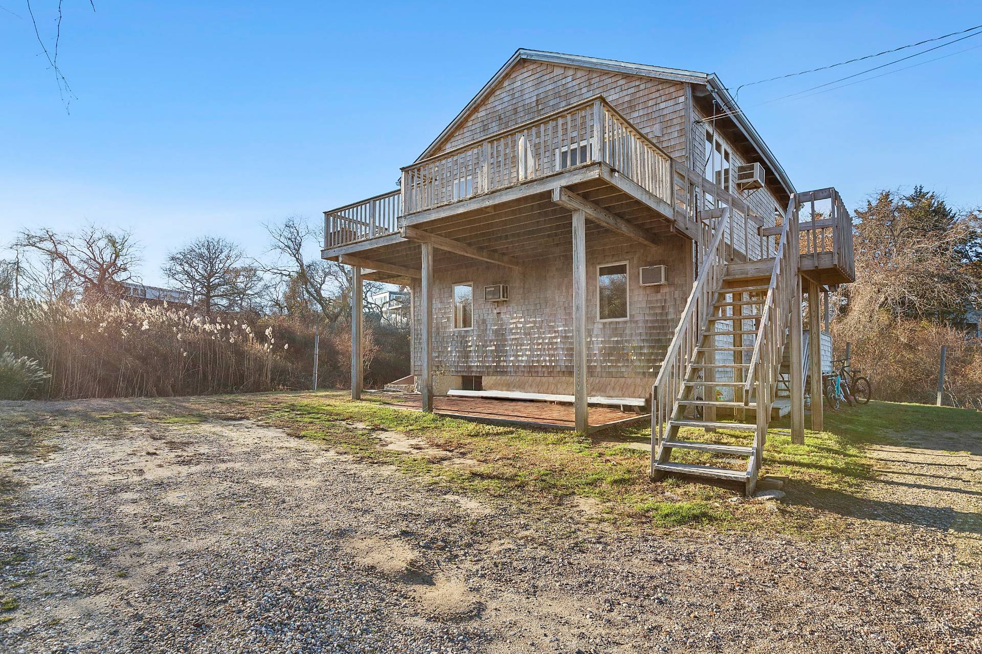 17 West Lake Drive