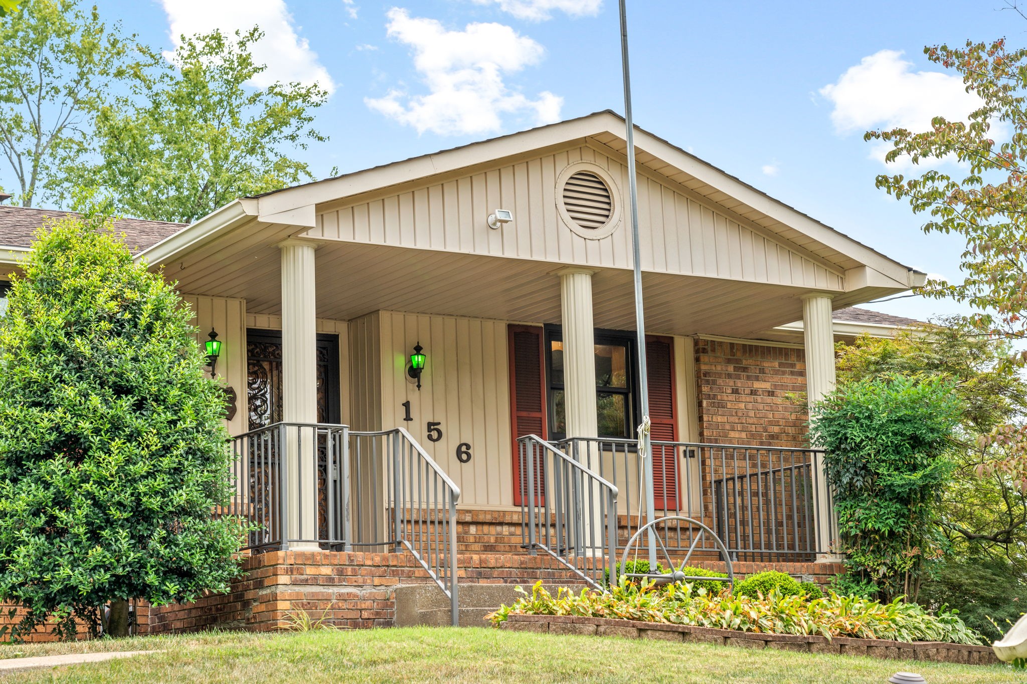 156 W Concord Dr