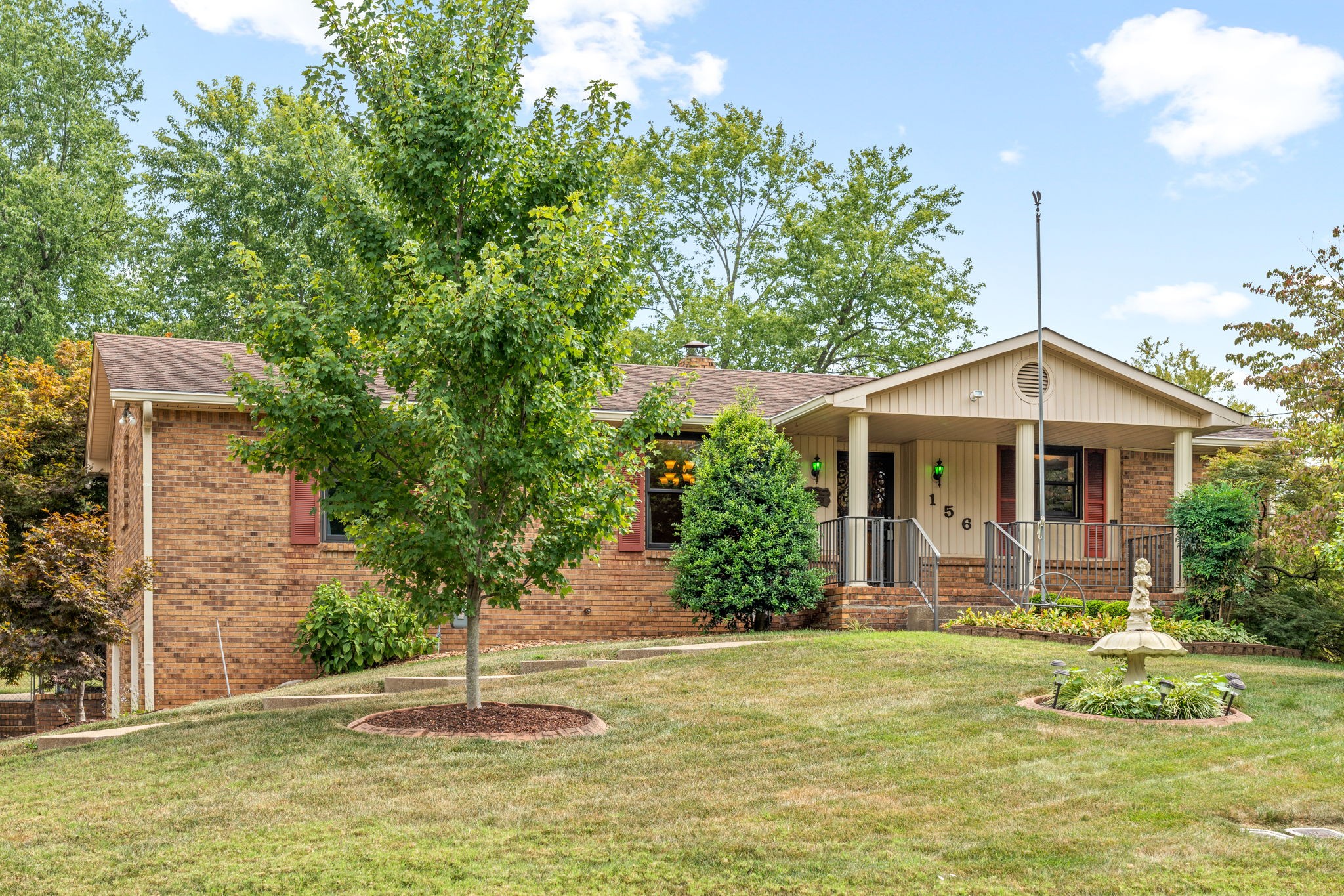 156 W Concord Dr