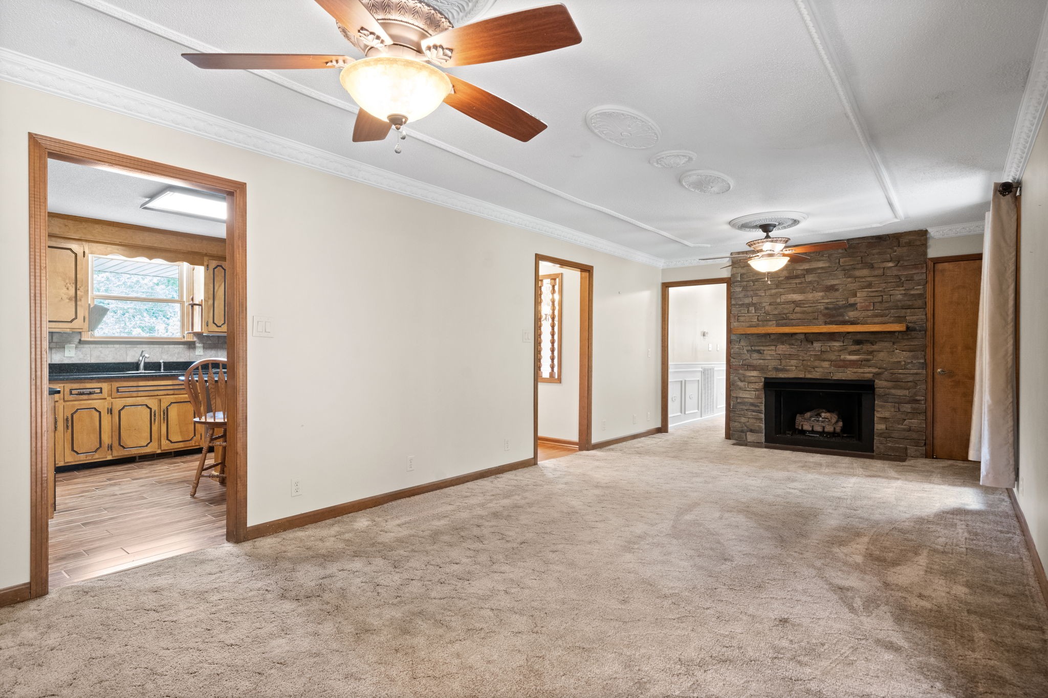 156 W Concord Dr