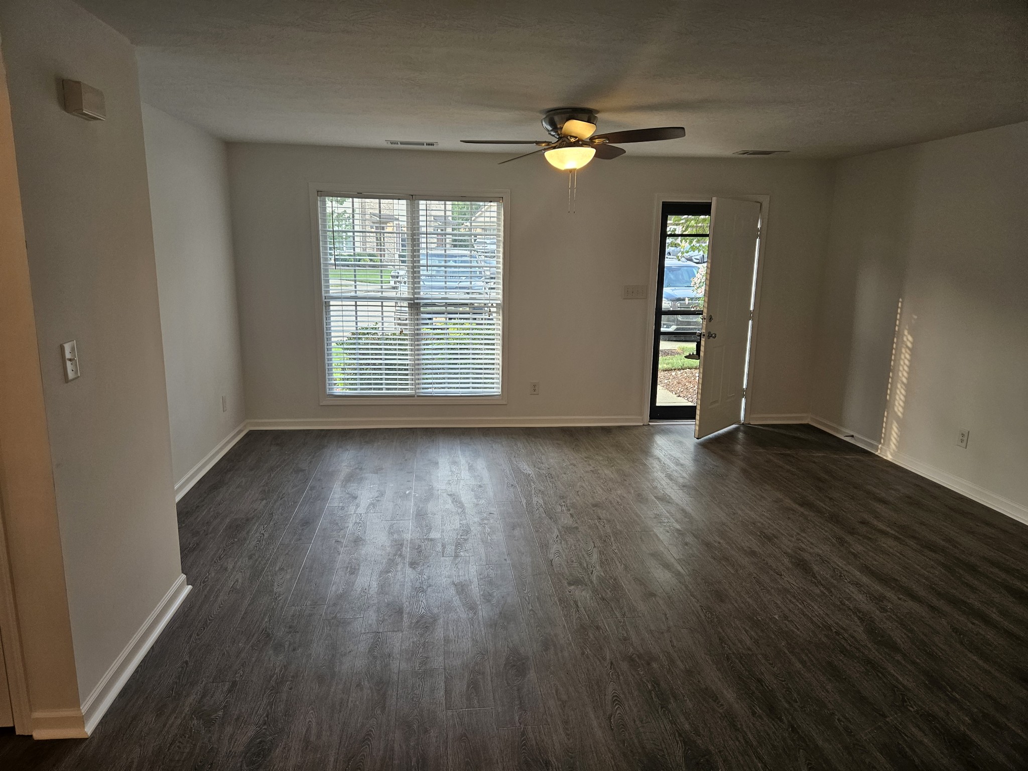 1182 Long Hollow Pike Unit: G3