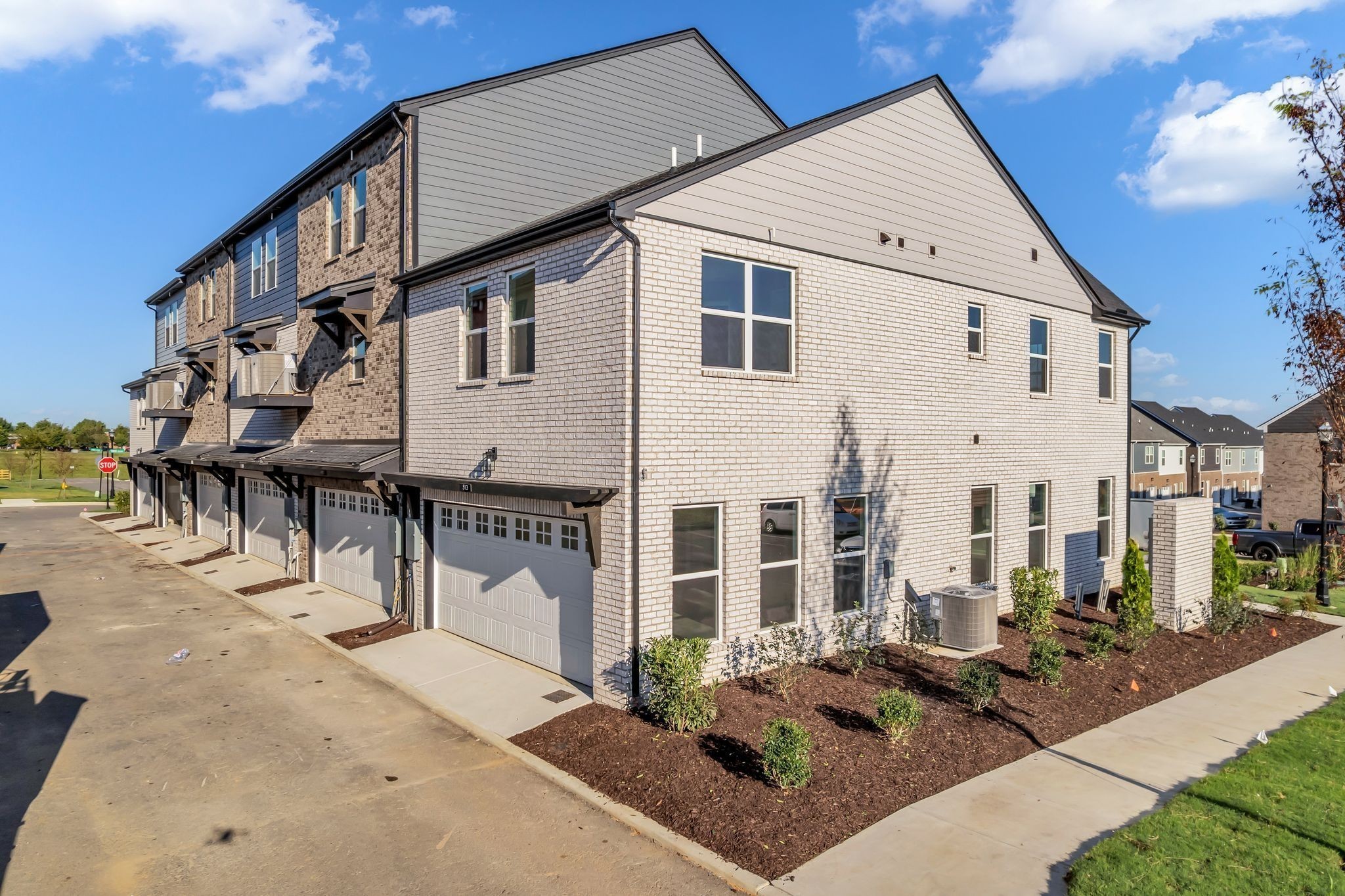 512 Mantes Aly