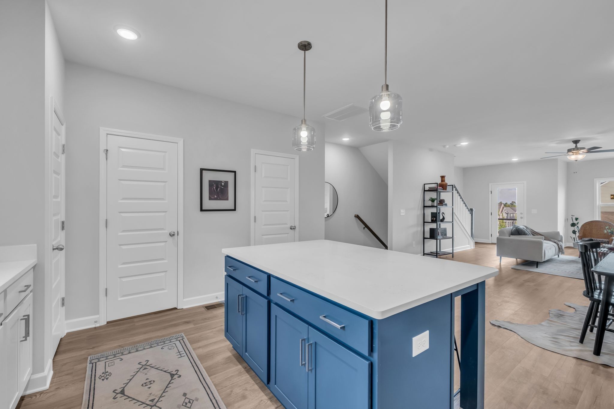 512 Mantes Aly