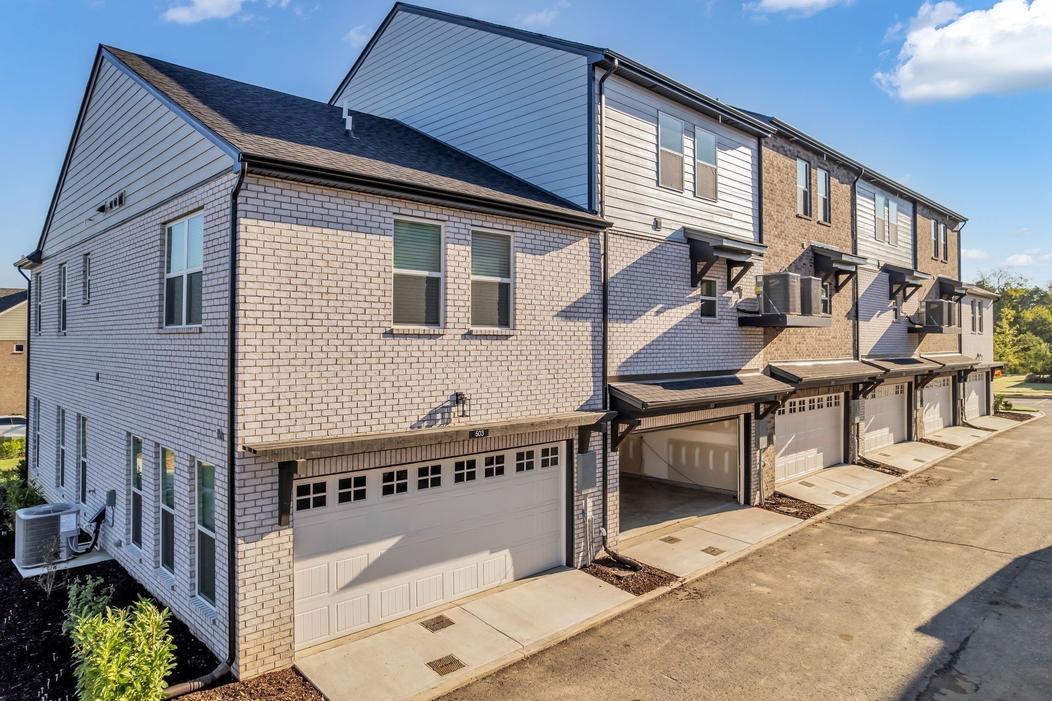 512 Mantes Aly