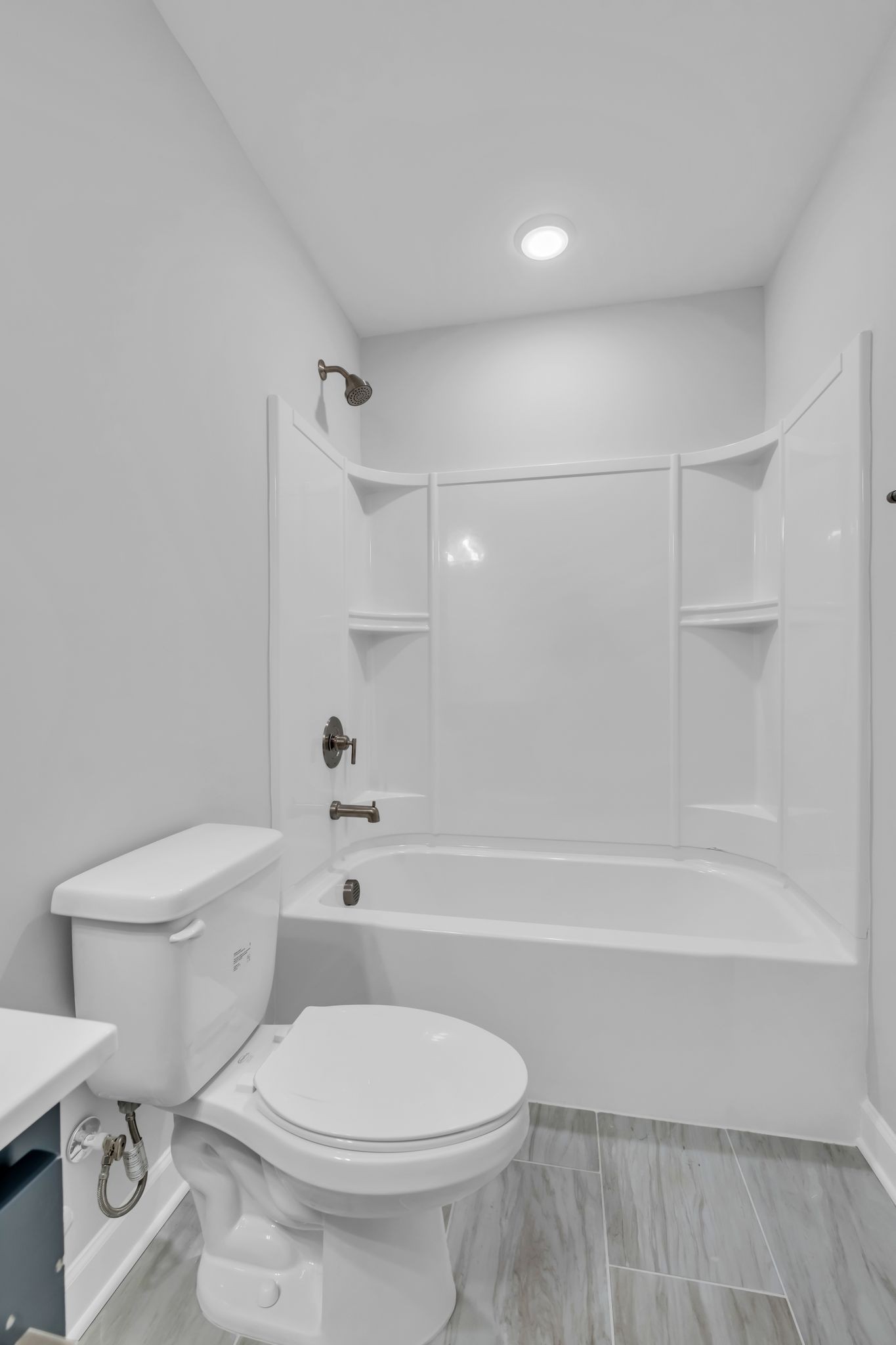 512 Mantes Aly
