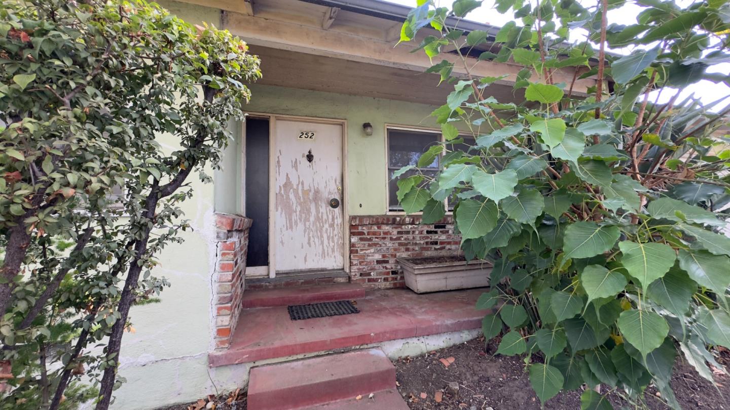 252 N Fremont Street