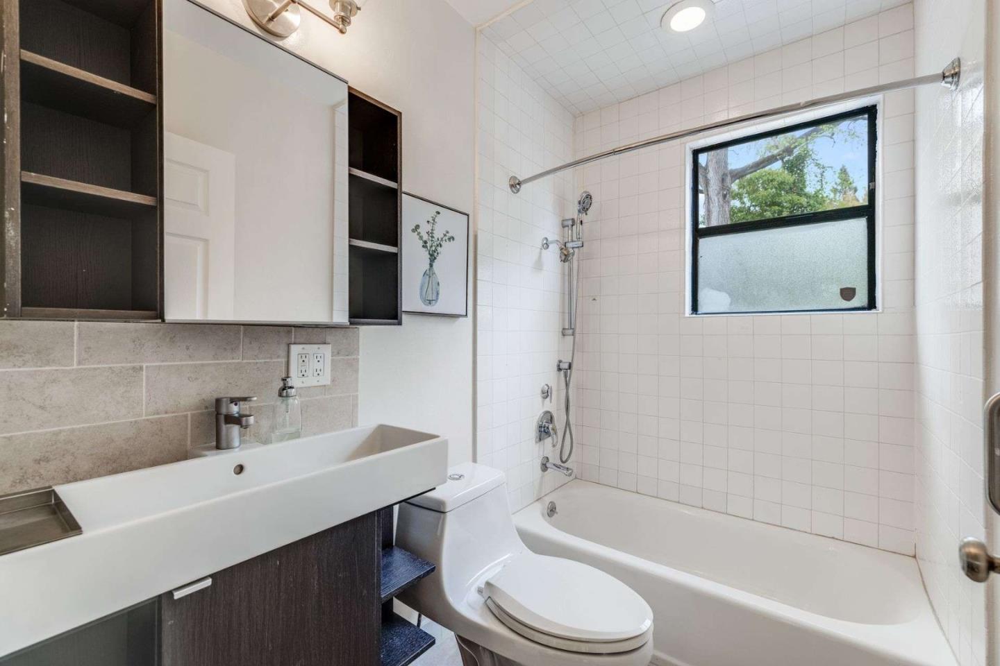 1374 Alameda de las Pulgas