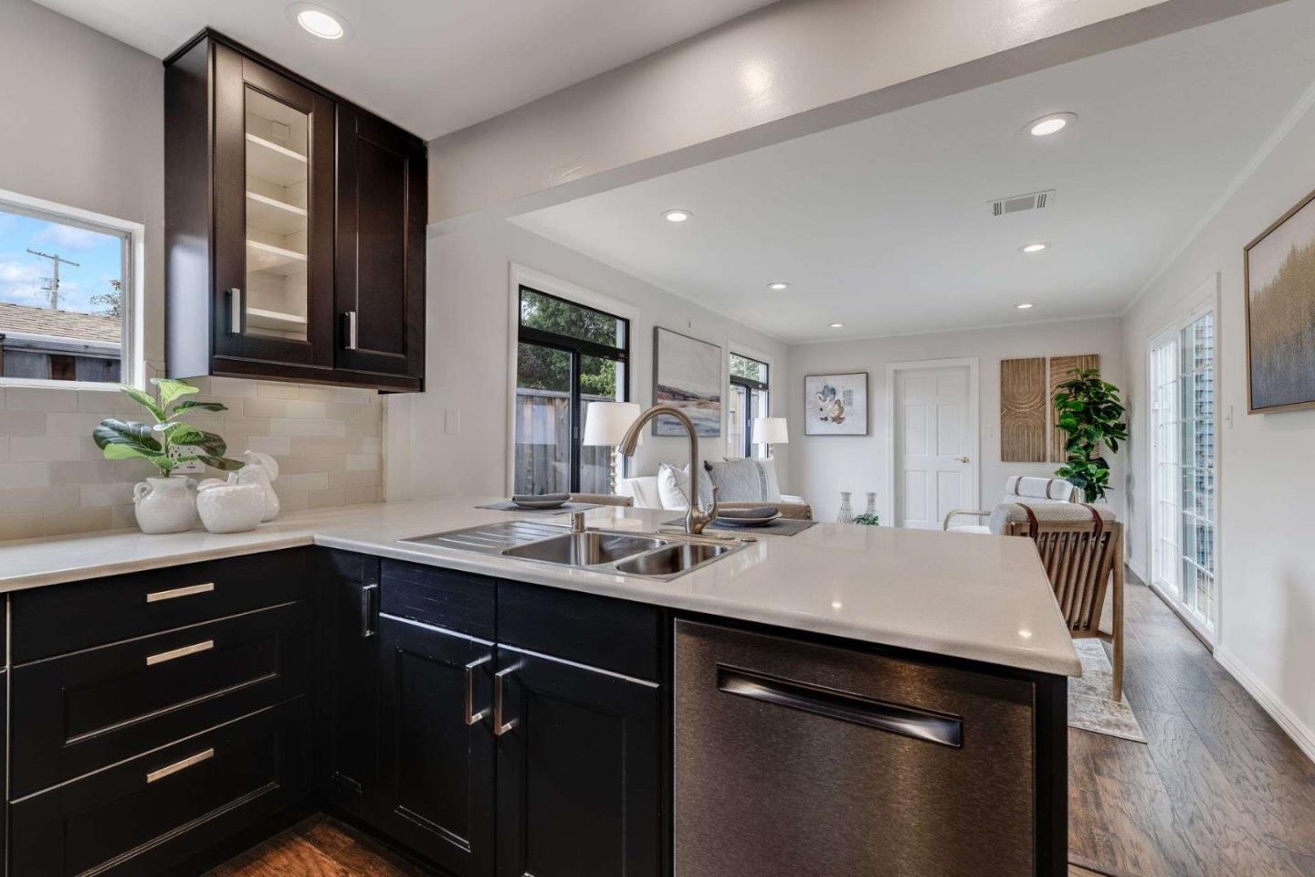 1374 Alameda de las Pulgas