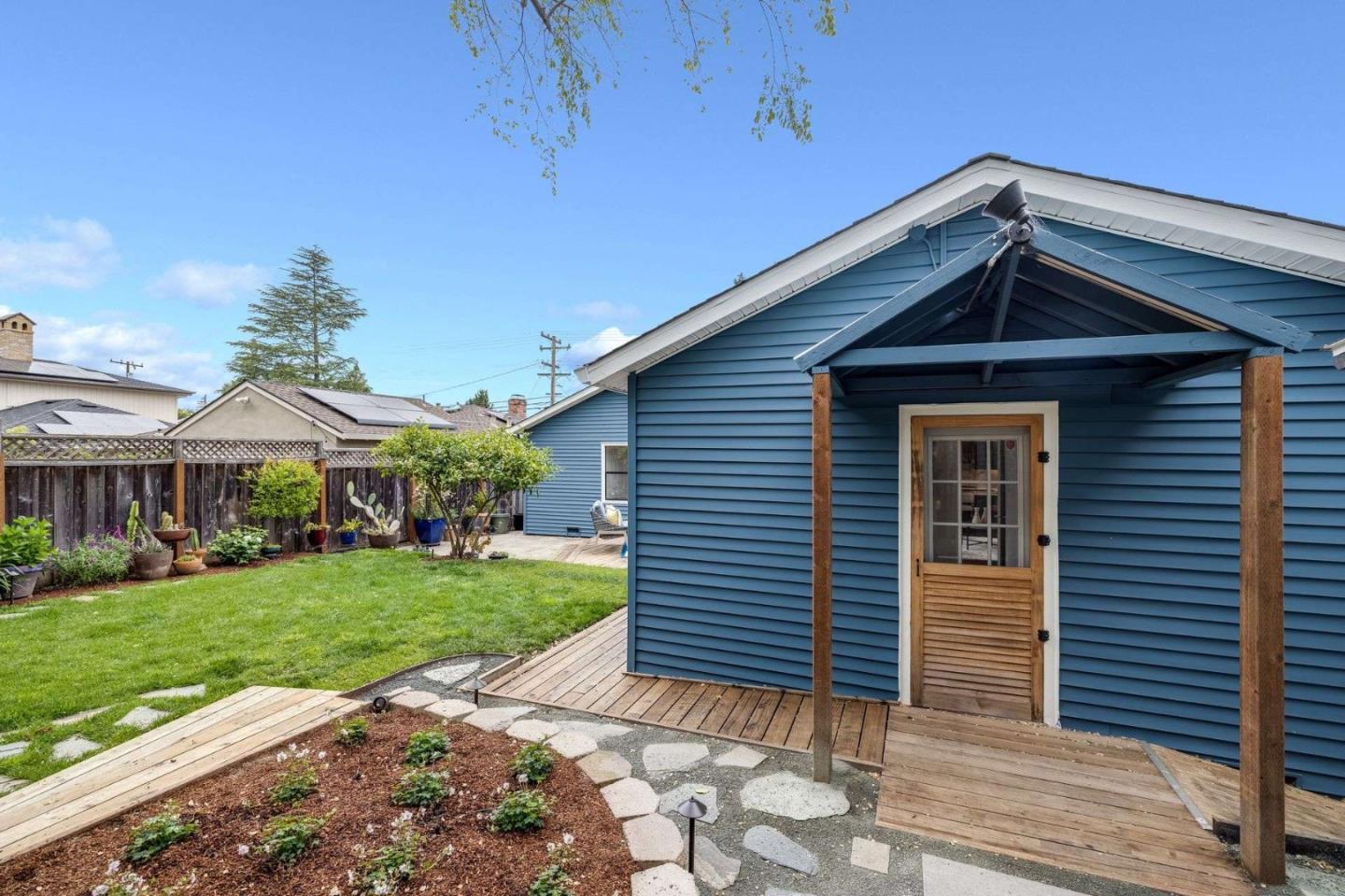 1374 Alameda de las Pulgas