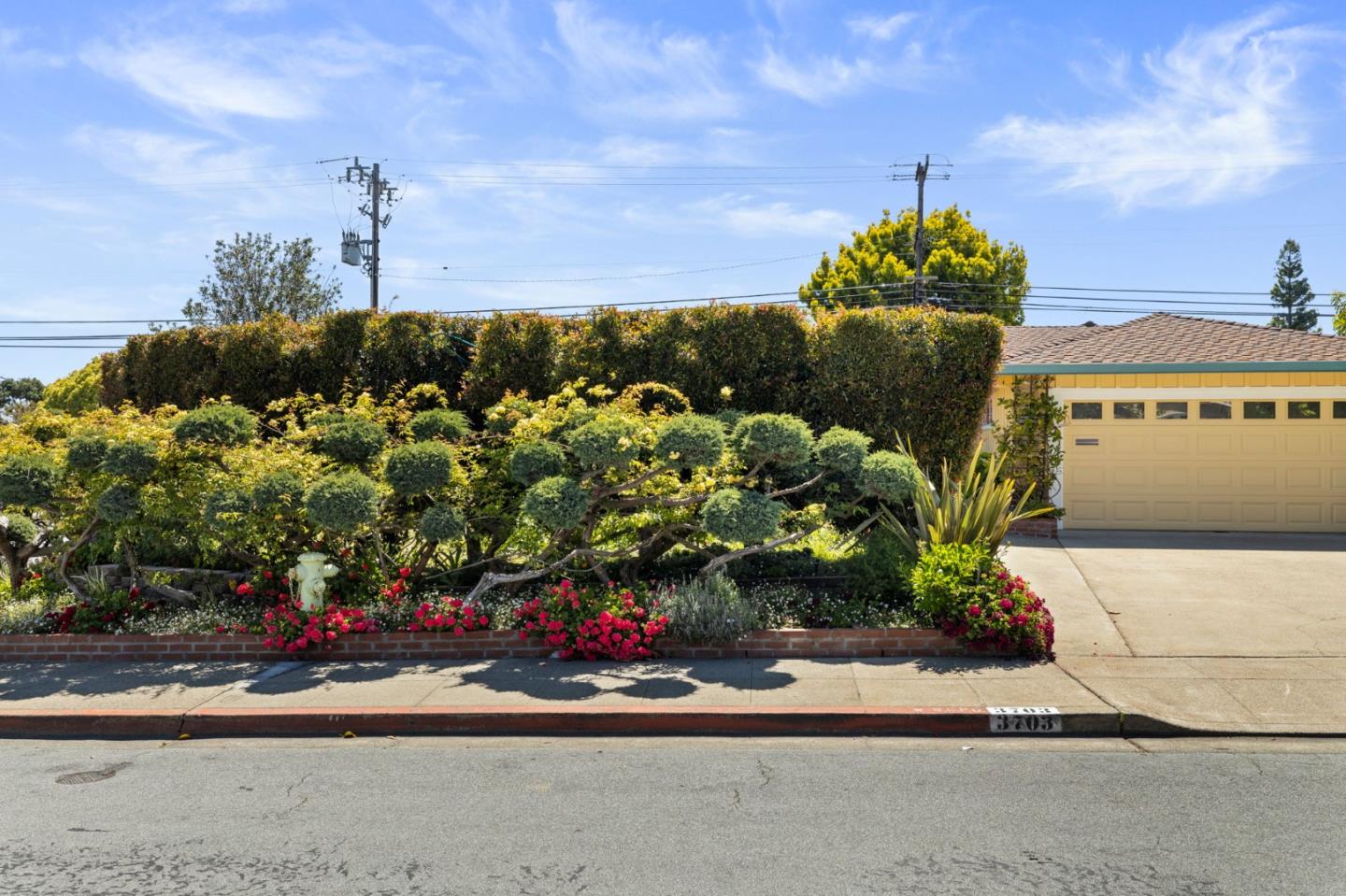 3703 Country Club DR