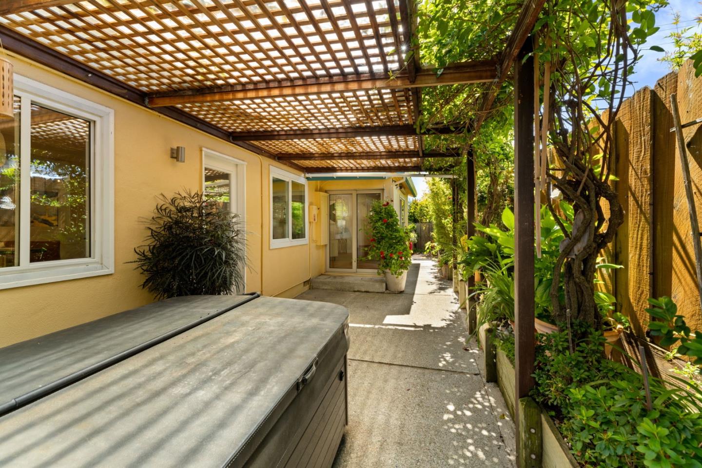 3703 Country Club DR