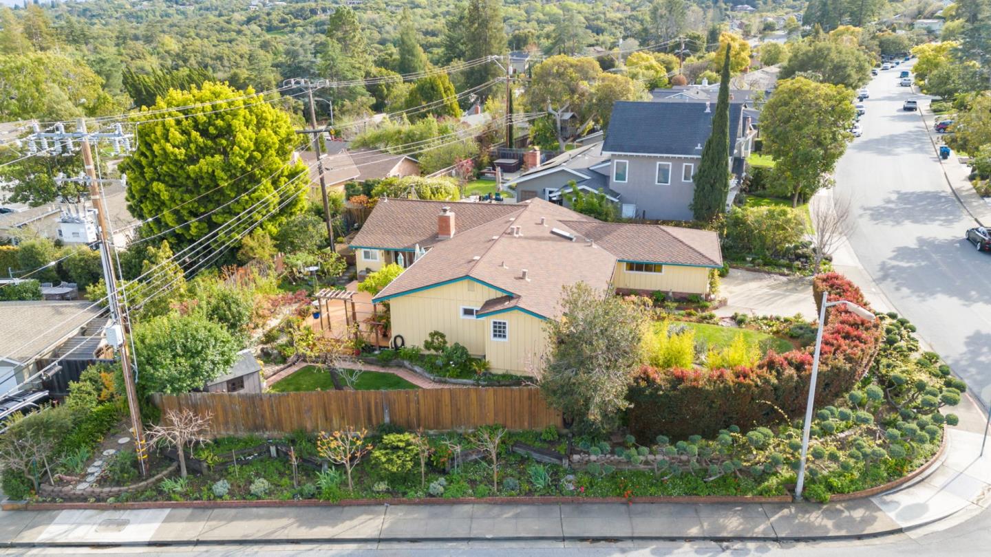 3703 Country Club DR