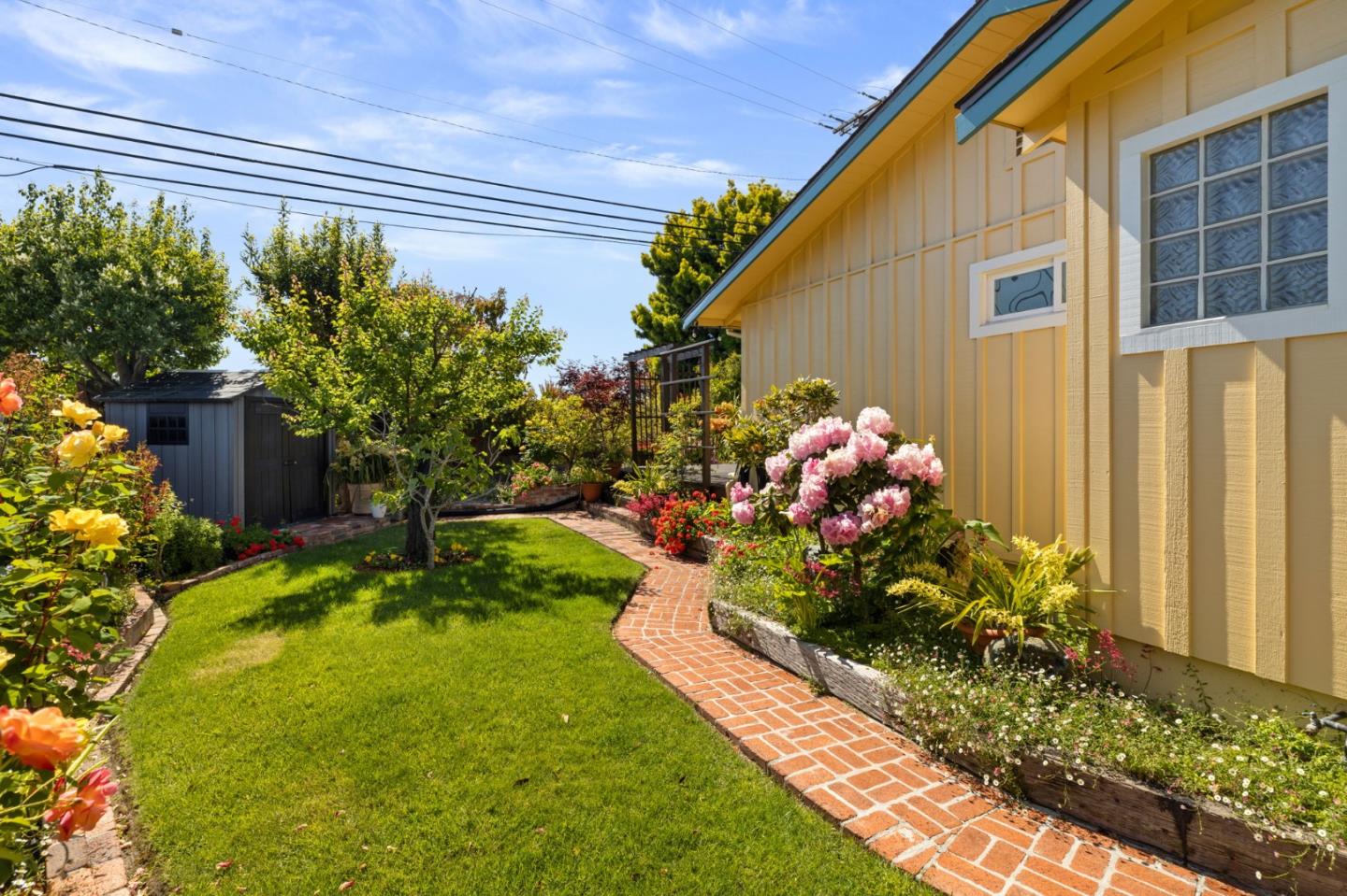 3703 Country Club DR